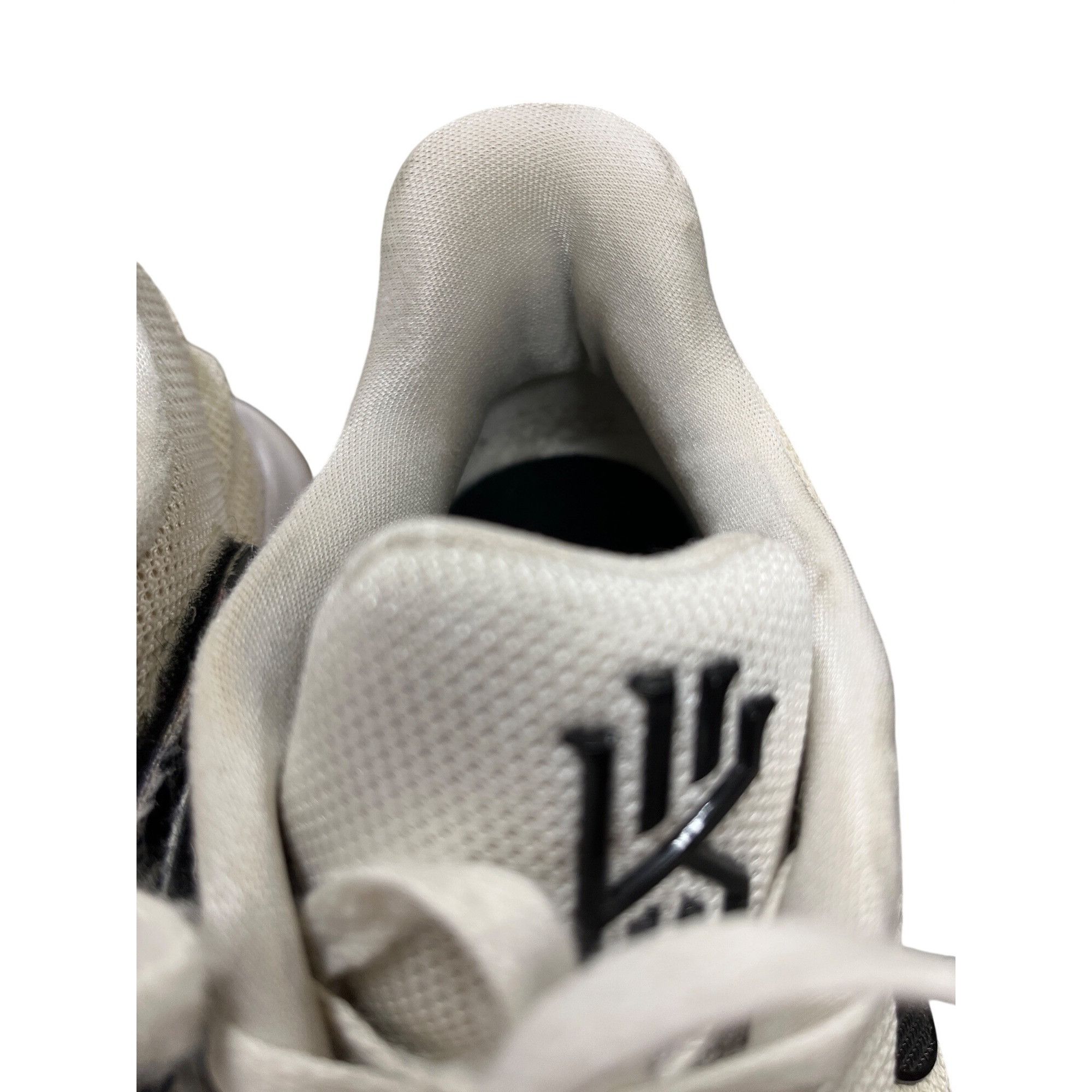 Nike Nike Kyrie 4 mens low white black gum sneakers shoes sz 12 S Size US 12 / EU 45 - 10 Thumbnail