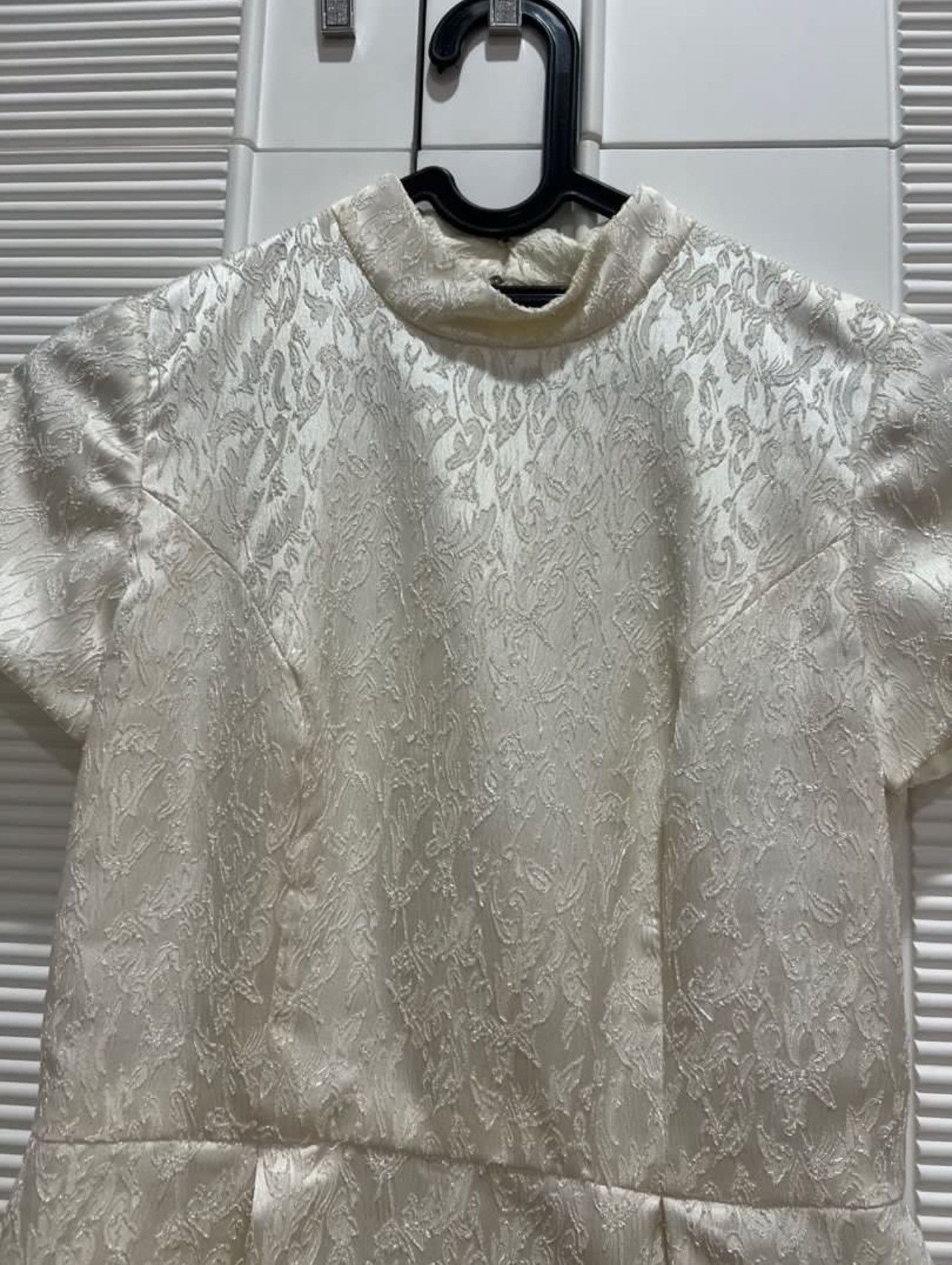 Designer Votum Sebastian Gunawan Floral White Turtleneck Cream Dress Size S / US 4 / IT 40 - 4 Thumbnail