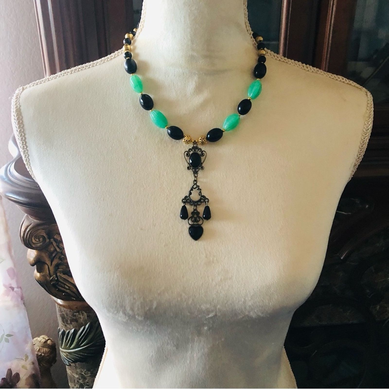 Handmade Handcrafted Victorian style pendant chalcedony necklace Size ONE SIZE - 4 Thumbnail