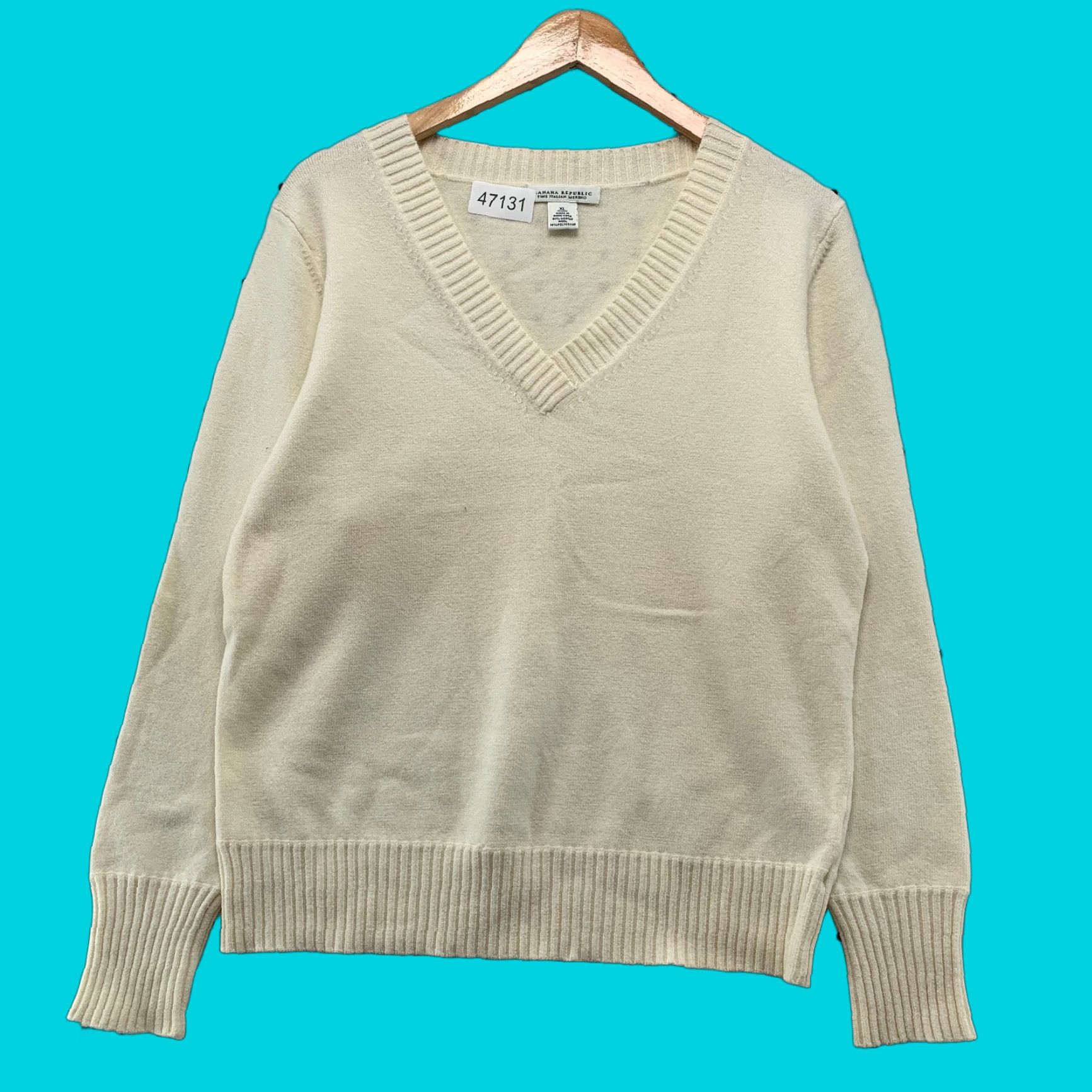 Banana Republic VINTAGE Banana Republic Merino Wool Sweater Womens XL Cream Fine Italian V Neck Size XL / US 12-14 / IT 48-50 - 1 Thumbnail