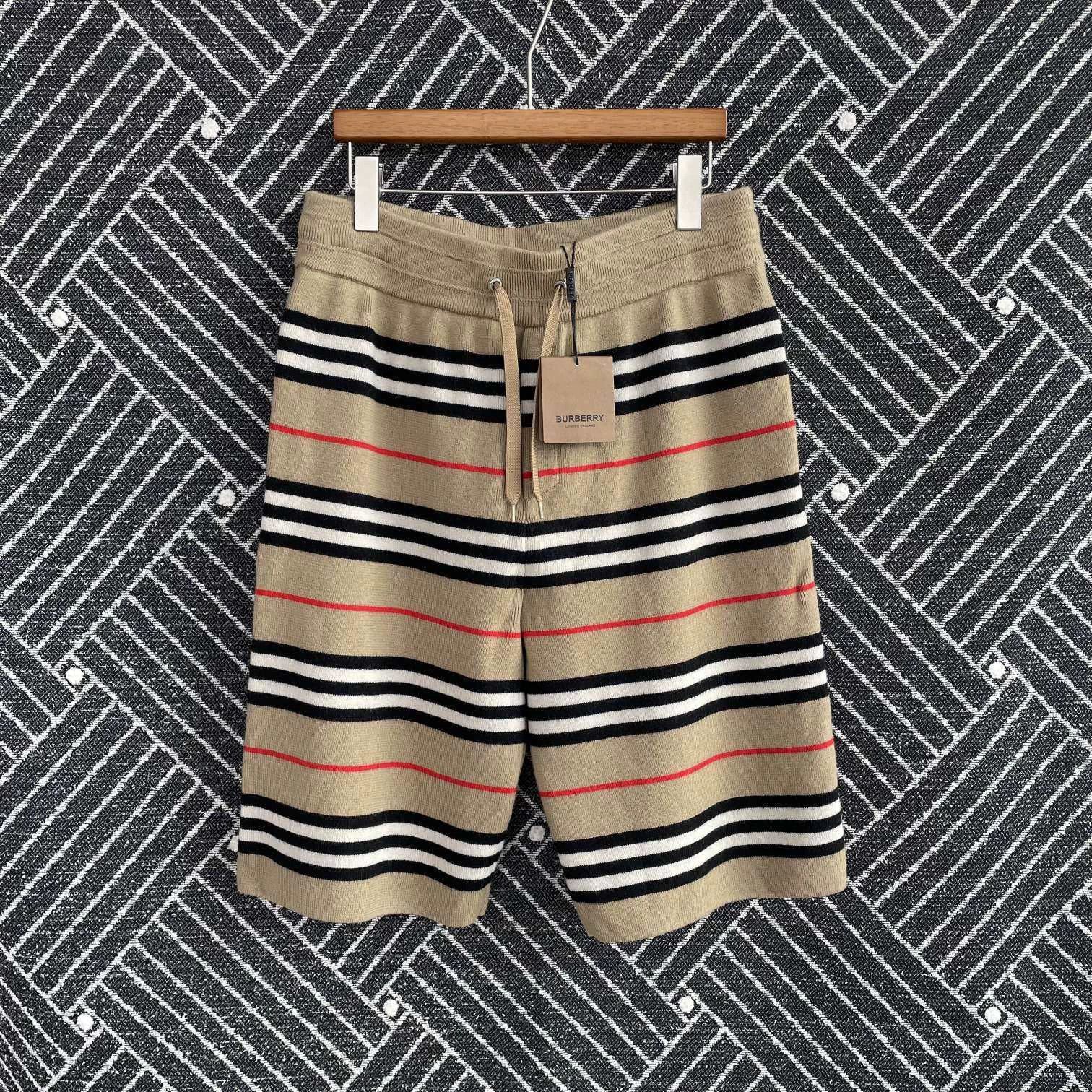 Burberry Burberry Classic Stripe Knit Shorts M Worn Once Size US 32 / EU 48 - 1 Thumbnail