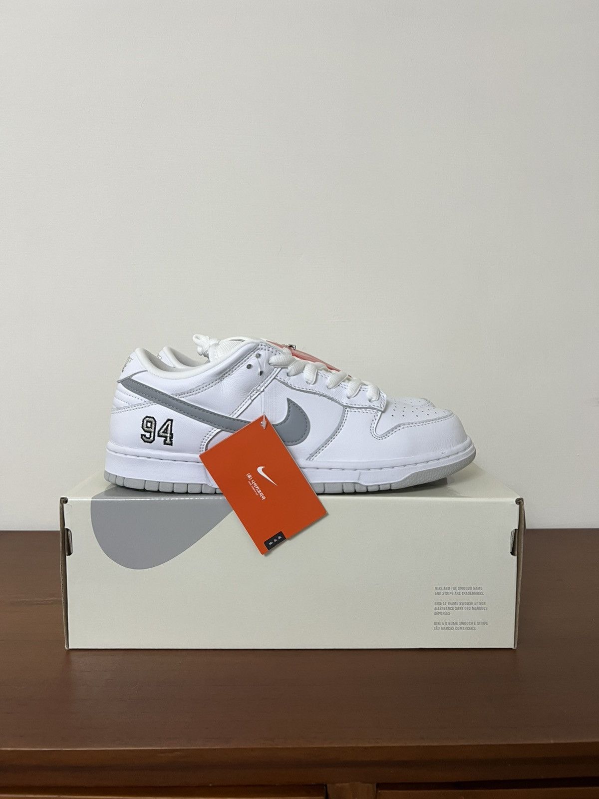 Nike Supreme nike SB dunk low 94 white metallic silver Size US 9 / EU 42 - 3 Thumbnail