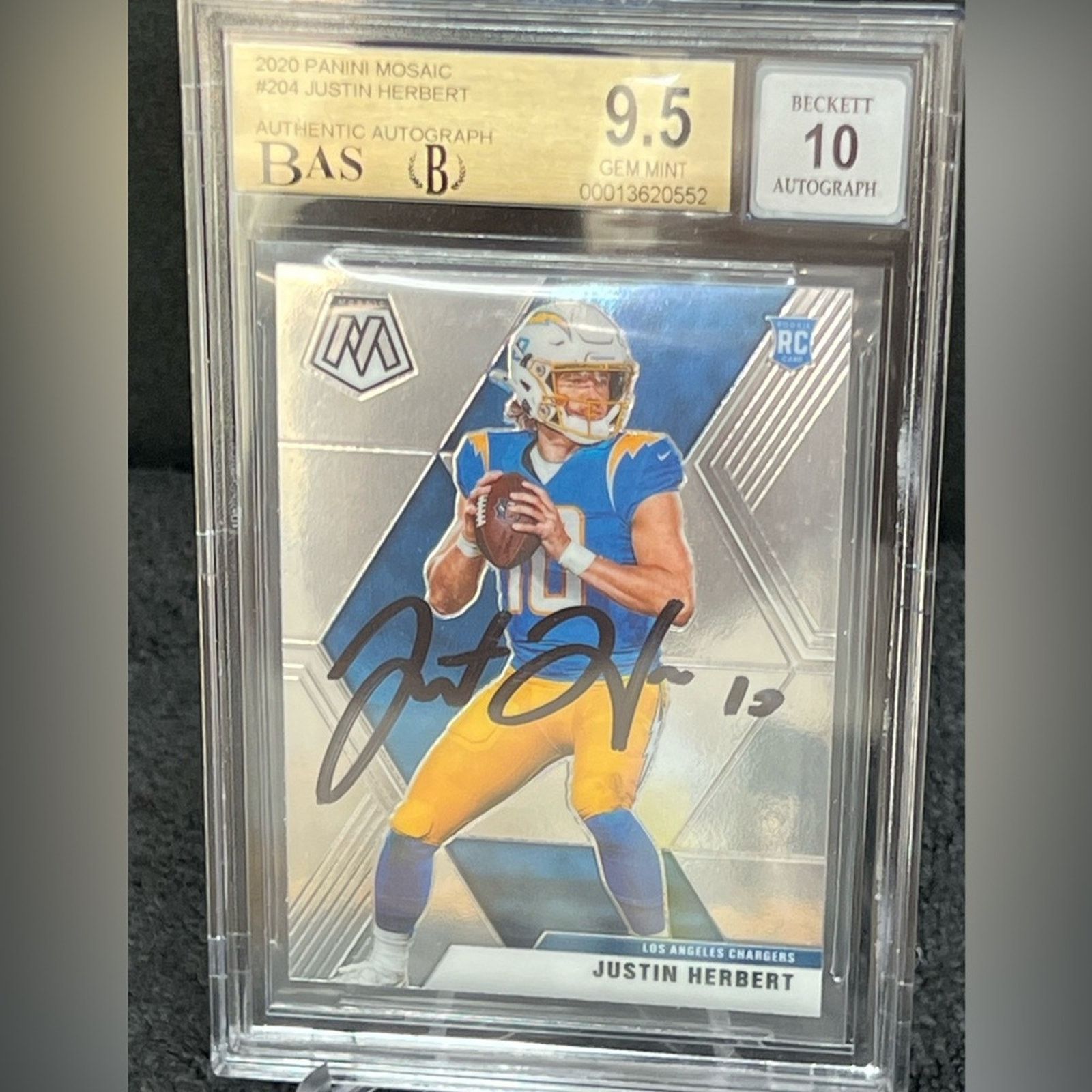 Other 2020 Mosaic Justin Herbert RC Black Ink On-Card Auto BGS 9.5 Size ONE SIZE - 2 Thumbnail