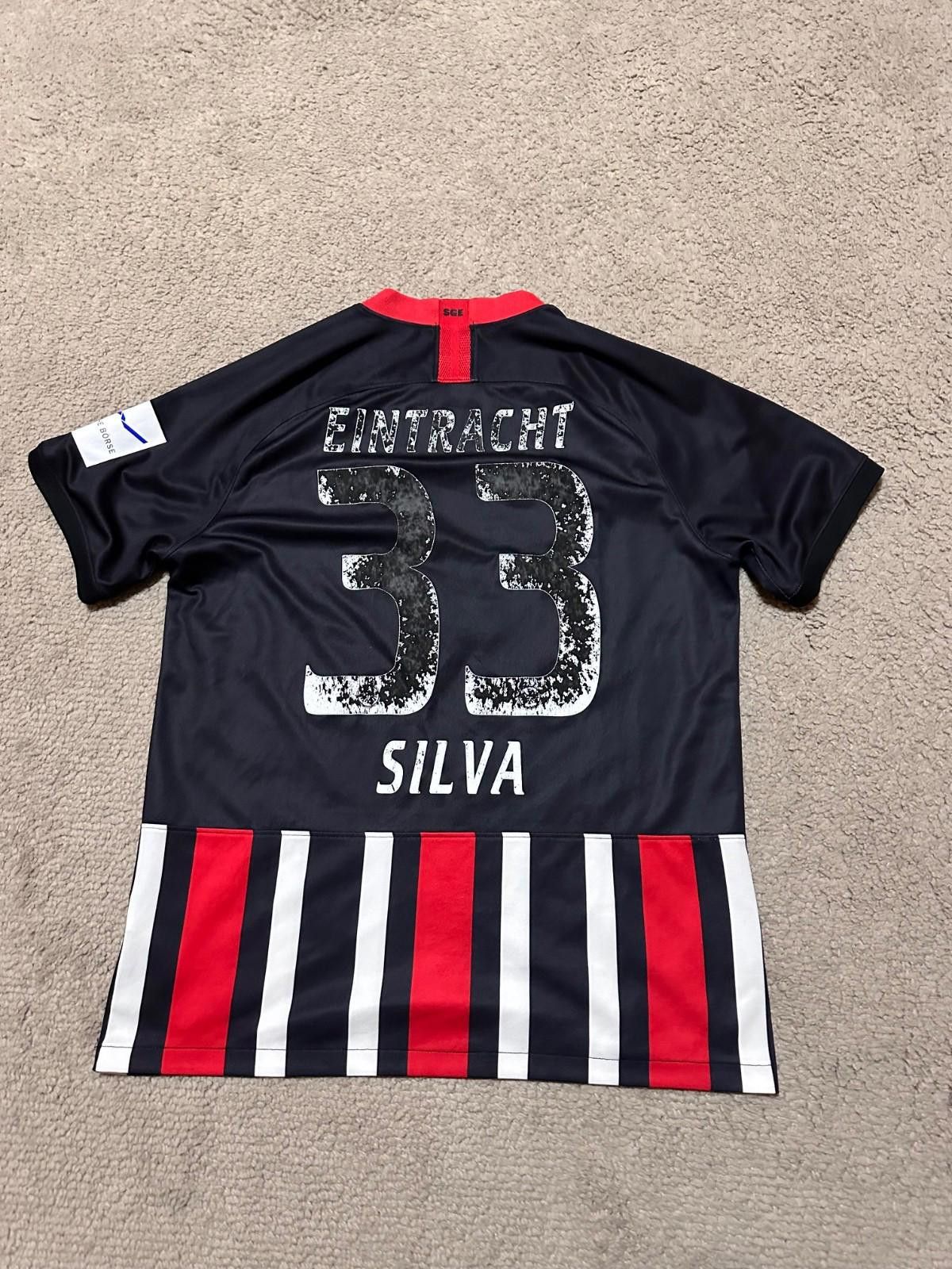 Nike Eintracht Frankfurt 2019/2020 Home Football Shirt Silva #33 Size US L / EU 52-54 / 3 - 6 Thumbnail