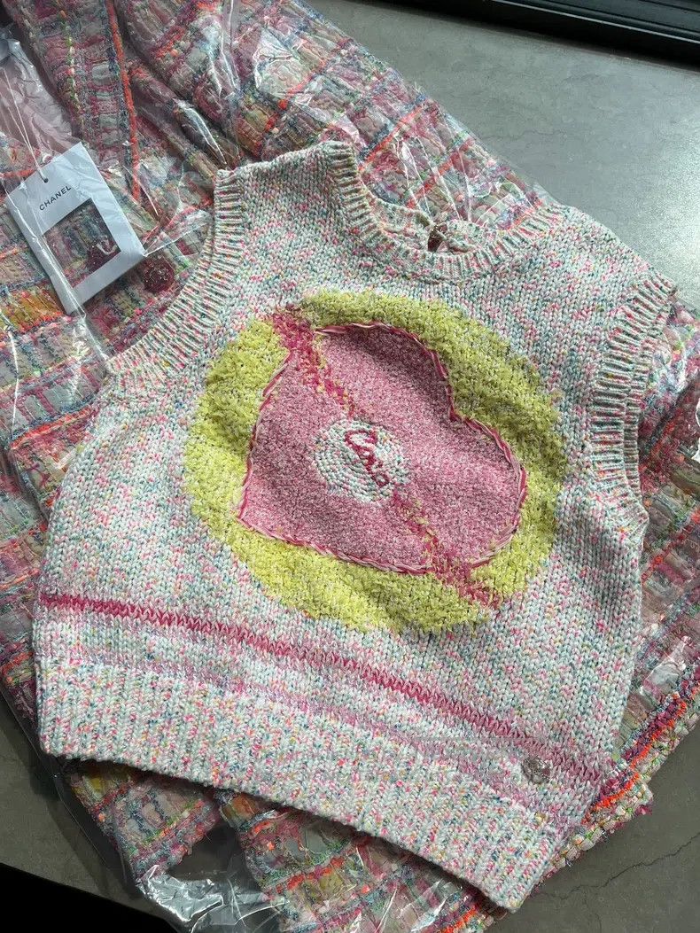Chanel Chanel 24c Barbie vest Size XS / US 0-2 / IT 36-38 - 1 Thumbnail