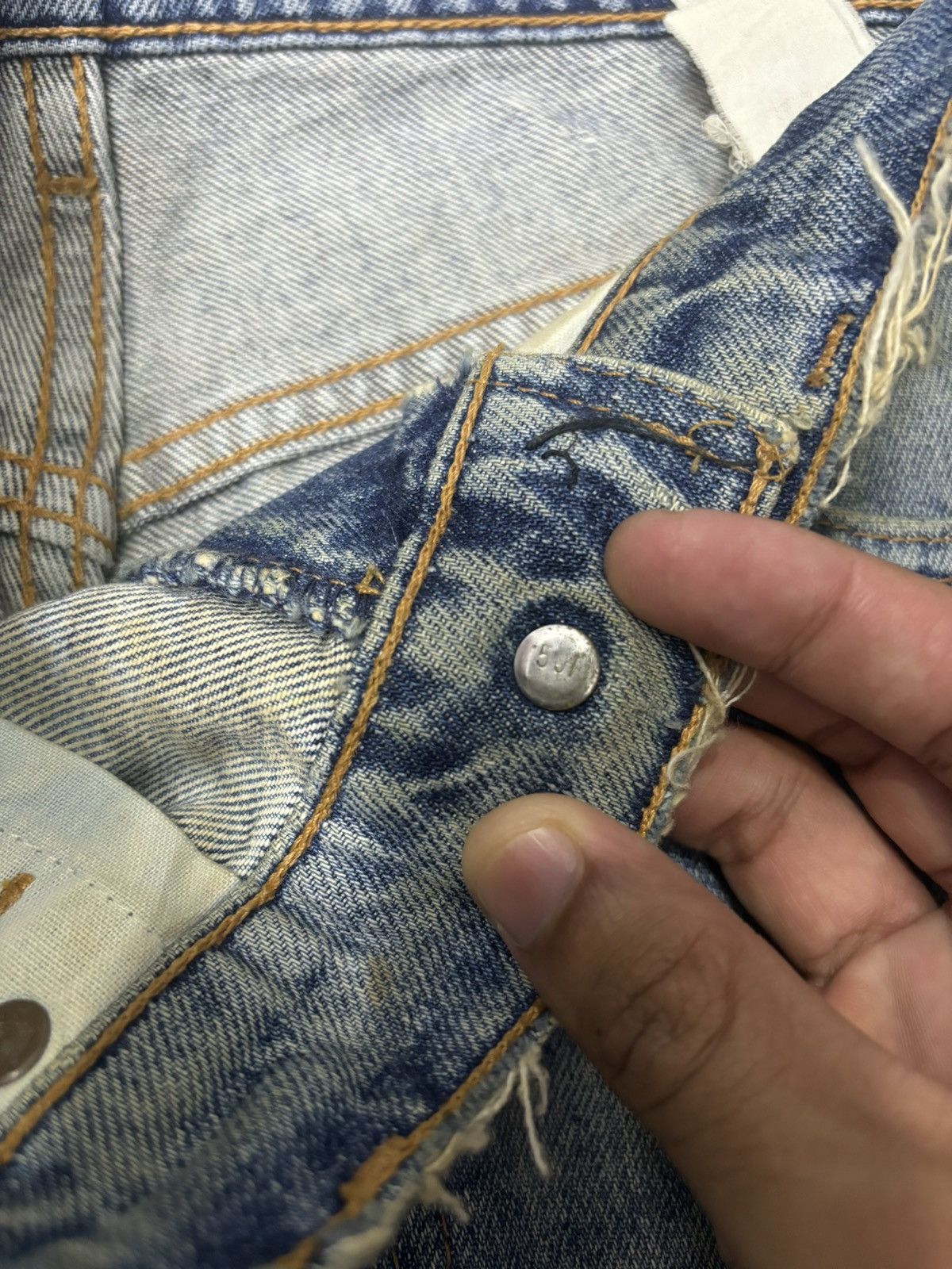 Levi's RARE LEVIS 501 BUTTON 501 DISTRESSED DENIM JEANS Size US 29 - 10 Thumbnail