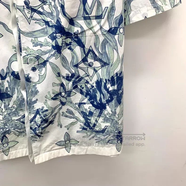 Louis Vuitton Louis Vuitton 23 white waterweed logo presbyopic printed c Size US M / EU 48-50 / 2 - 4 Thumbnail