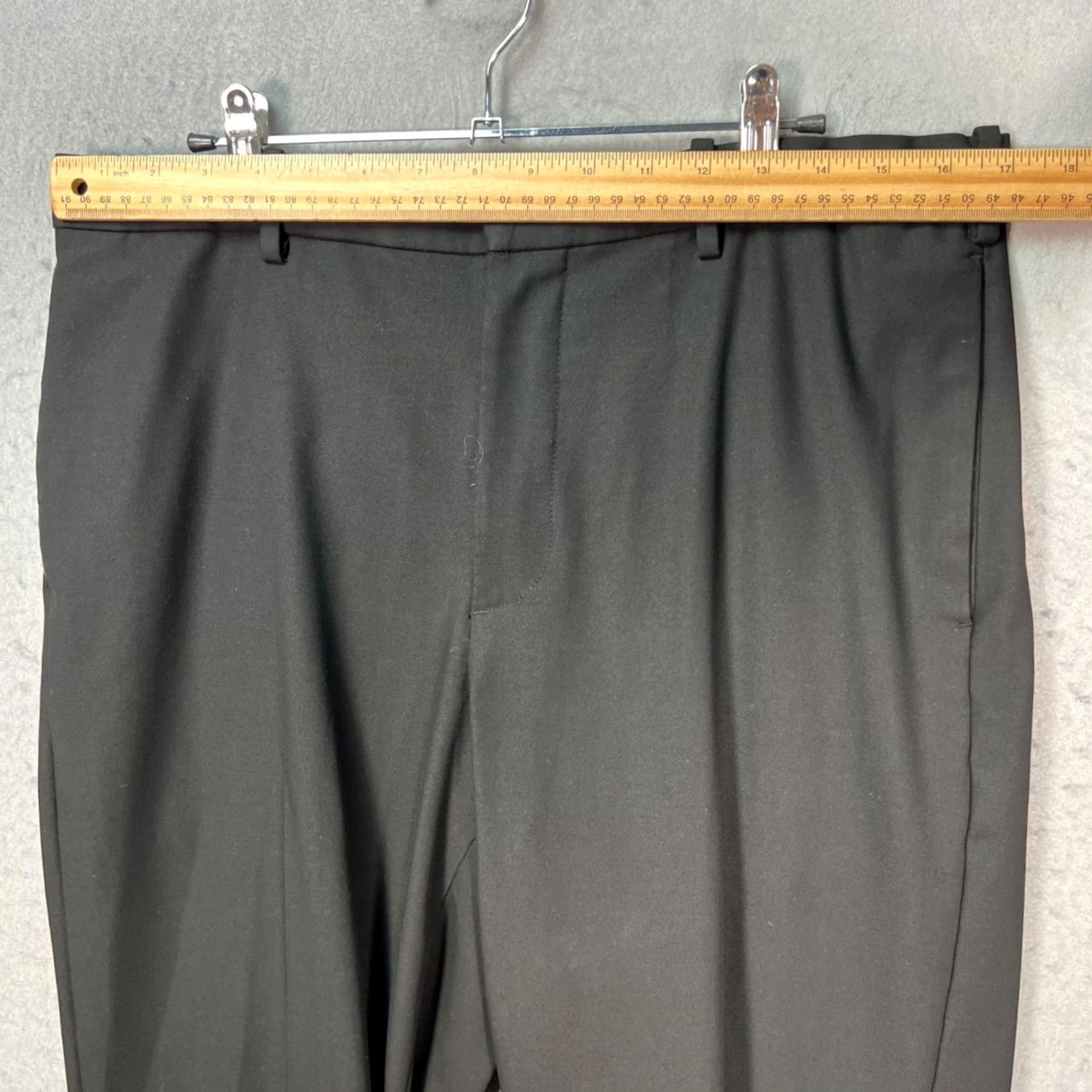 Uniqlo Uniqlo Mens Dress Pants Slim Fit Black 34 in Inseam 28 in Stretch Flat Front Tapered Casual All Season Regular Size L Mens Pants Black Slim Stretch Size US 33 - 4 Thumbnail