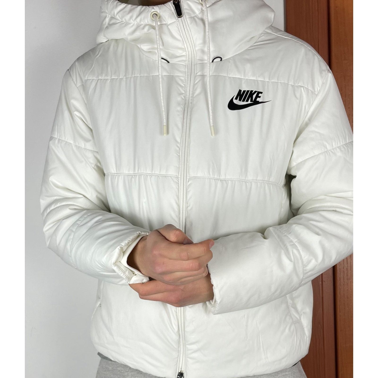 Nike Nike Women White Long Sleeve Full Zip Hooded Puffer Jacket M Size M / US 6-8 / IT 42-44 - 2 Thumbnail
