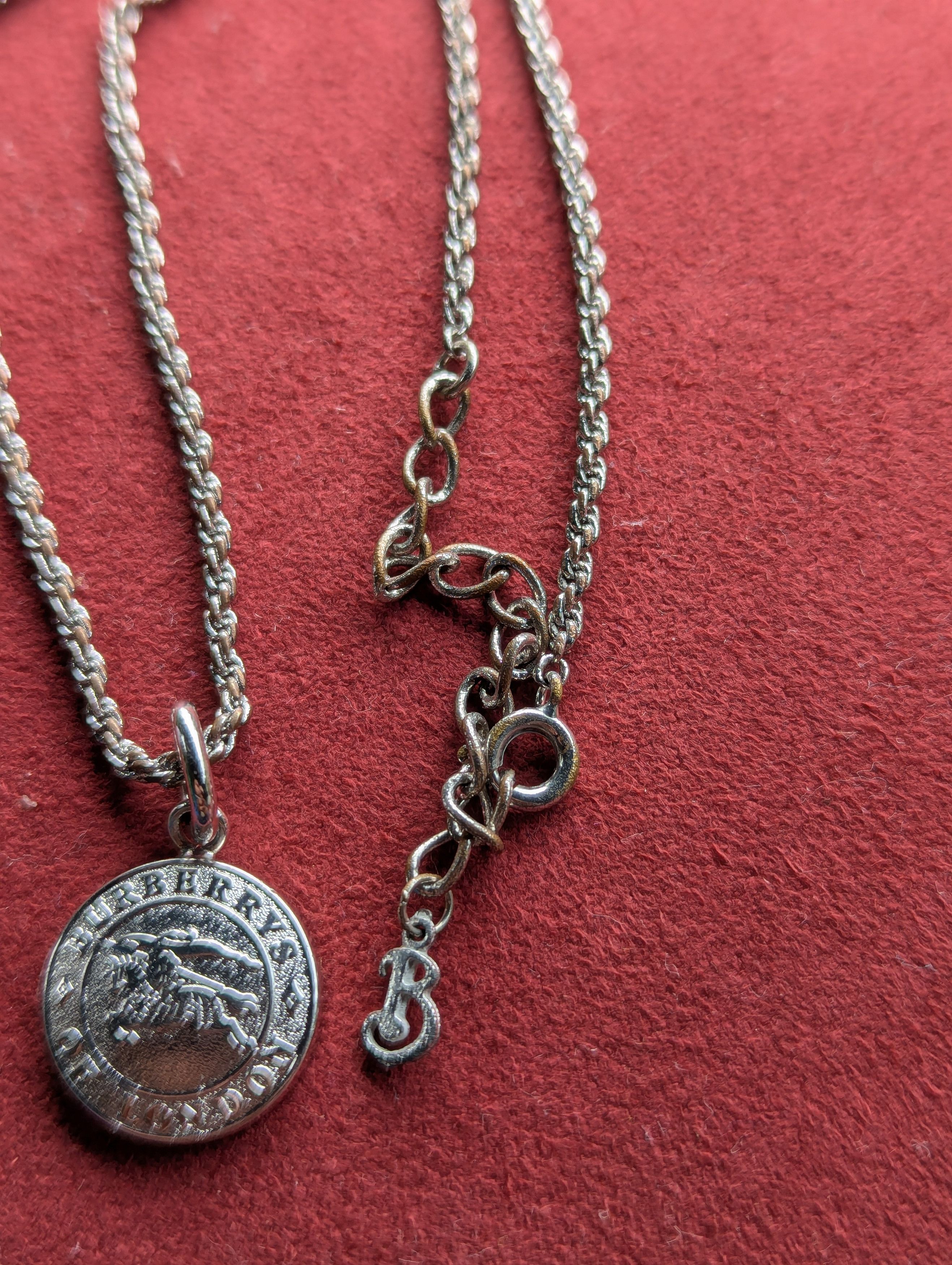 Burberry Rare Burberry Coin Necklace in Silver Size ONE SIZE - 5 Thumbnail