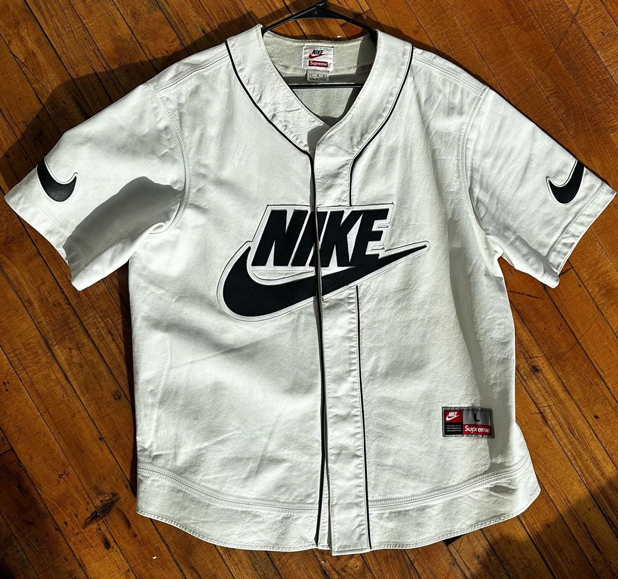希少Supreme Nike Leather Baseball ホワイト FW19 Supreme Nike Leather Baseball Jersey ベースボールシャツ