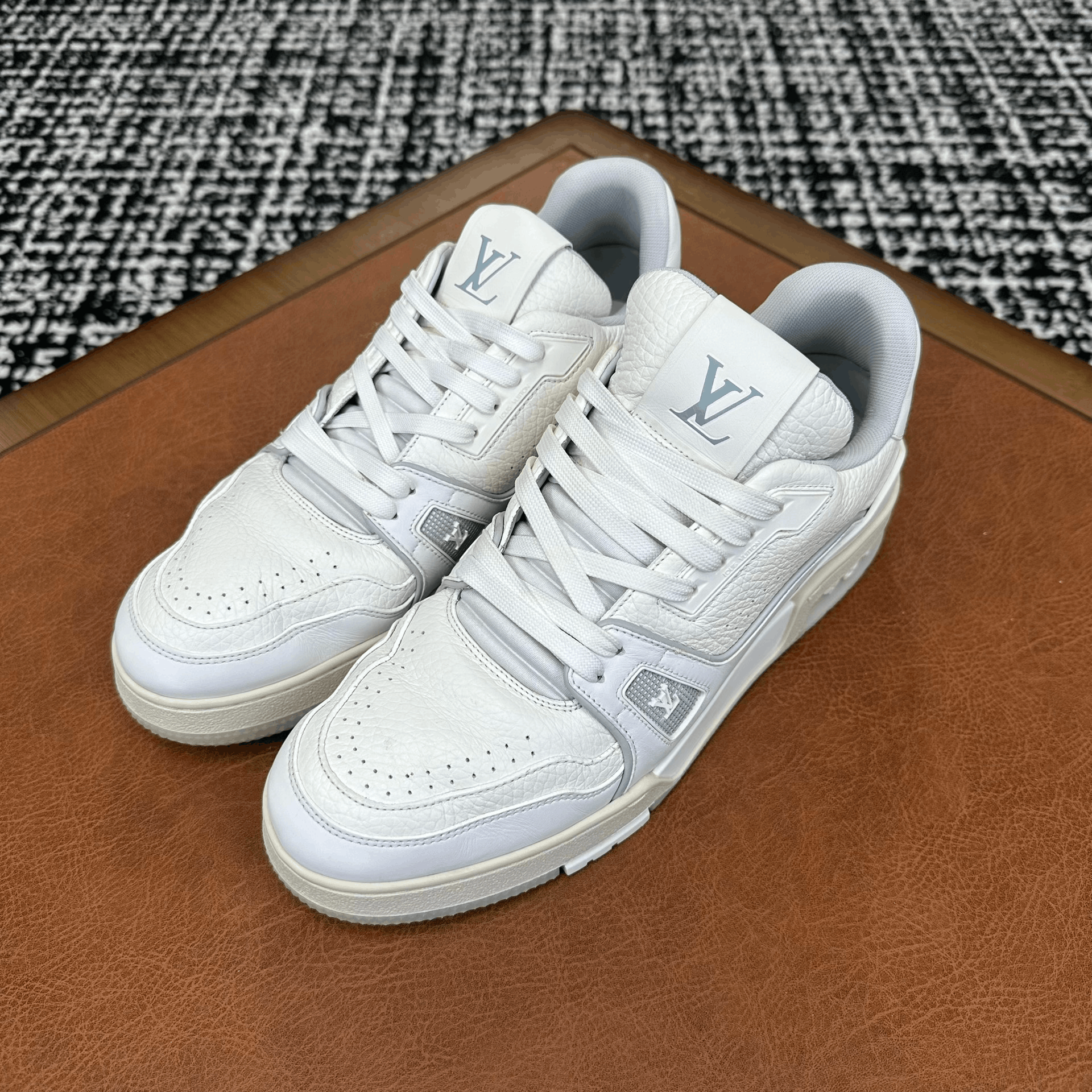 Louis Vuitton Louis Vuitton Training White Lowtop Sneakers 8 Men Size US 8 / EU 41 - 1 Thumbnail