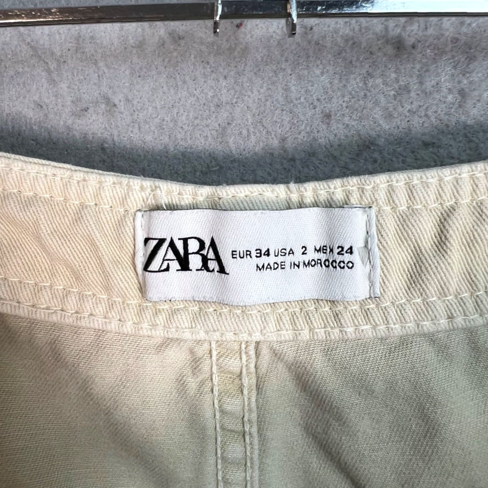 Zara VINTAGE Zara Womens Cargo Pants Beige Size 2 Cotton Casual Straight Leg Womens Pants Beige Cotton Cargo Pockets 30in Inseam Size 26" / US 2 / IT 38 - 3 Thumbnail