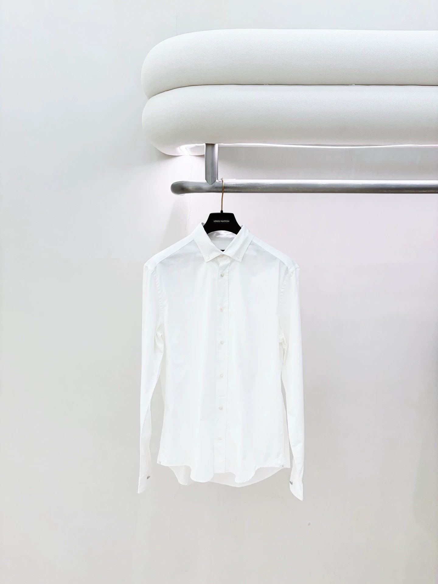 Louis Vuitton LV white shirt XL neck stain wash label fade Size XL / US 12-14 / IT 48-50 - 1 Thumbnail