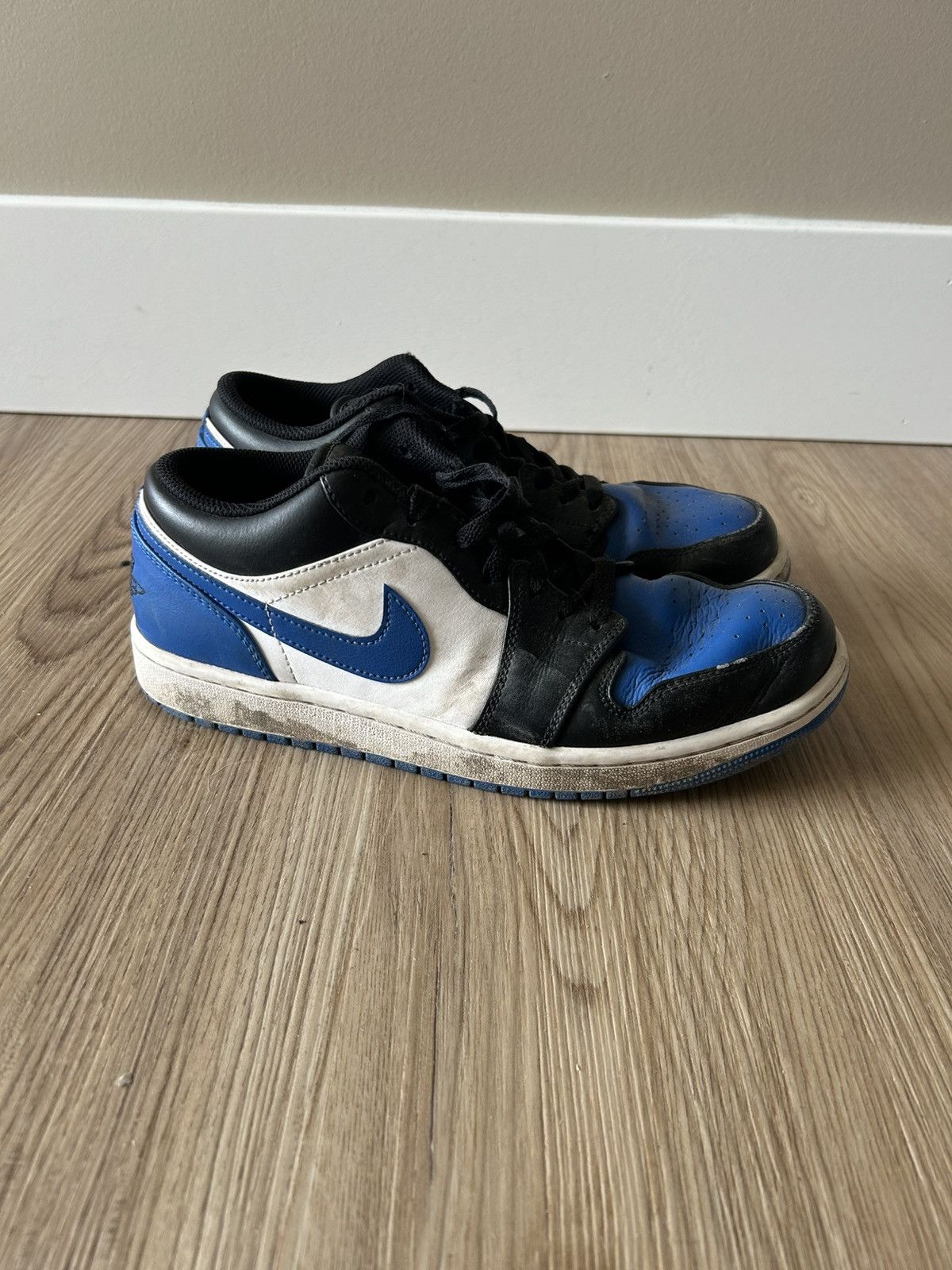 Jordan Brand Jordan 1 Low Alternate Royal Toe Size US 9 / EU 42 - 1 Thumbnail