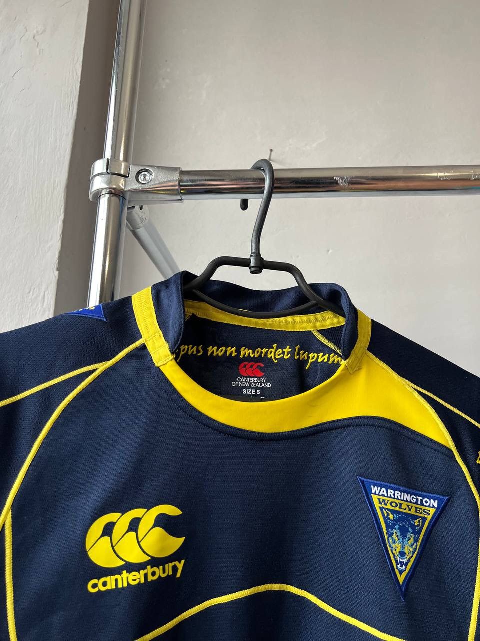 Canterbury of New Zealand 2009 WARRINGTON WOLVES RUGBY LEAGUE MENS SHIRT JERSEY SIZE S Size US S / EU 44-46 / 1 - 4 Thumbnail