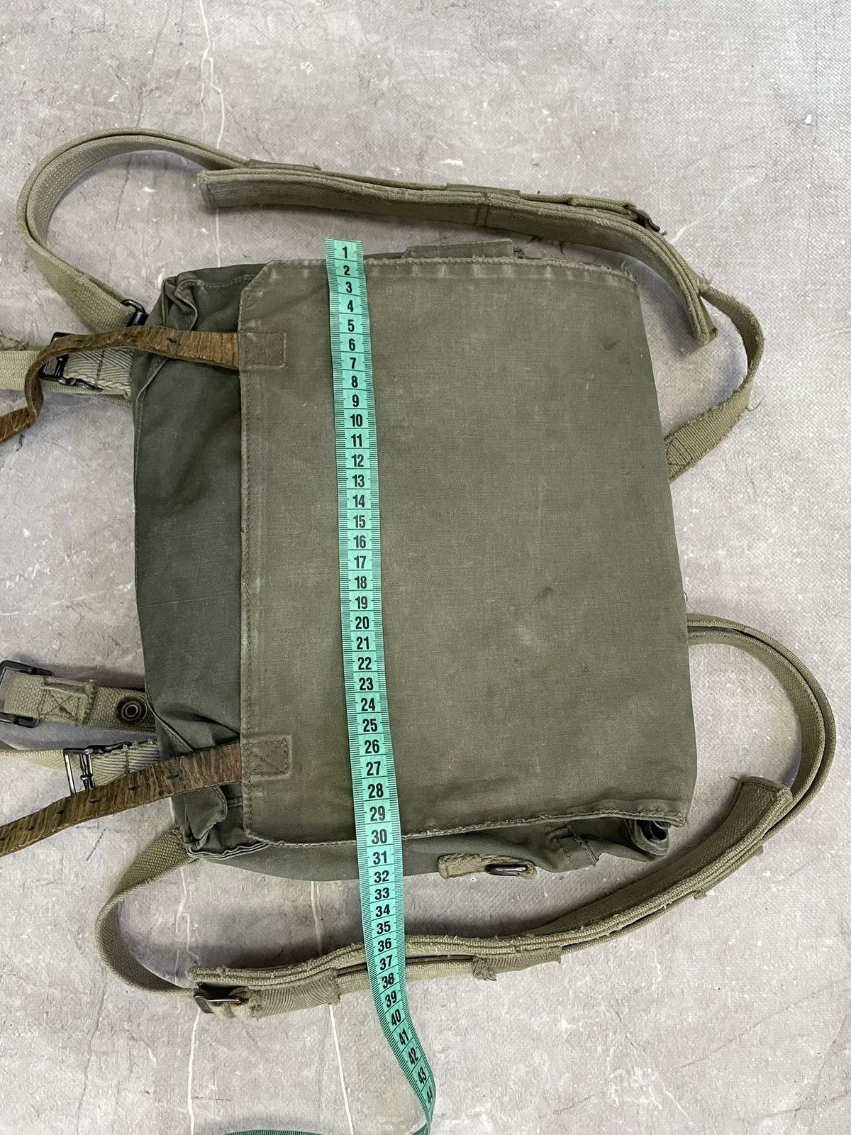 Japanese Brand Vintage military green canvas bag utilitarian army style Size ONE SIZE - 13 Thumbnail