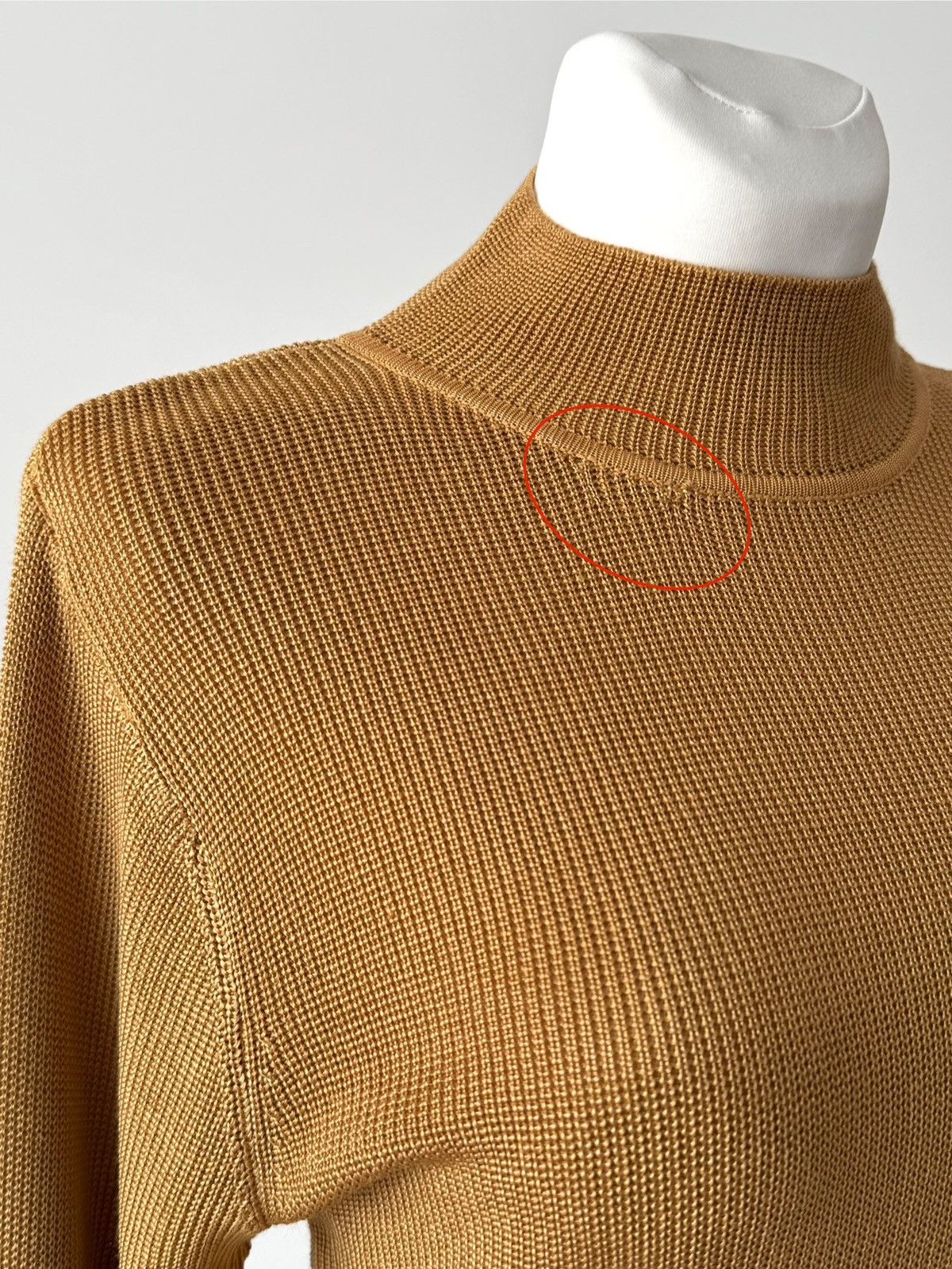 Hermes × Vintage Vintage 80s Hermes Paris Women’s Gold Silk Sweater Size S / US 4 / IT 40 - 9 Thumbnail