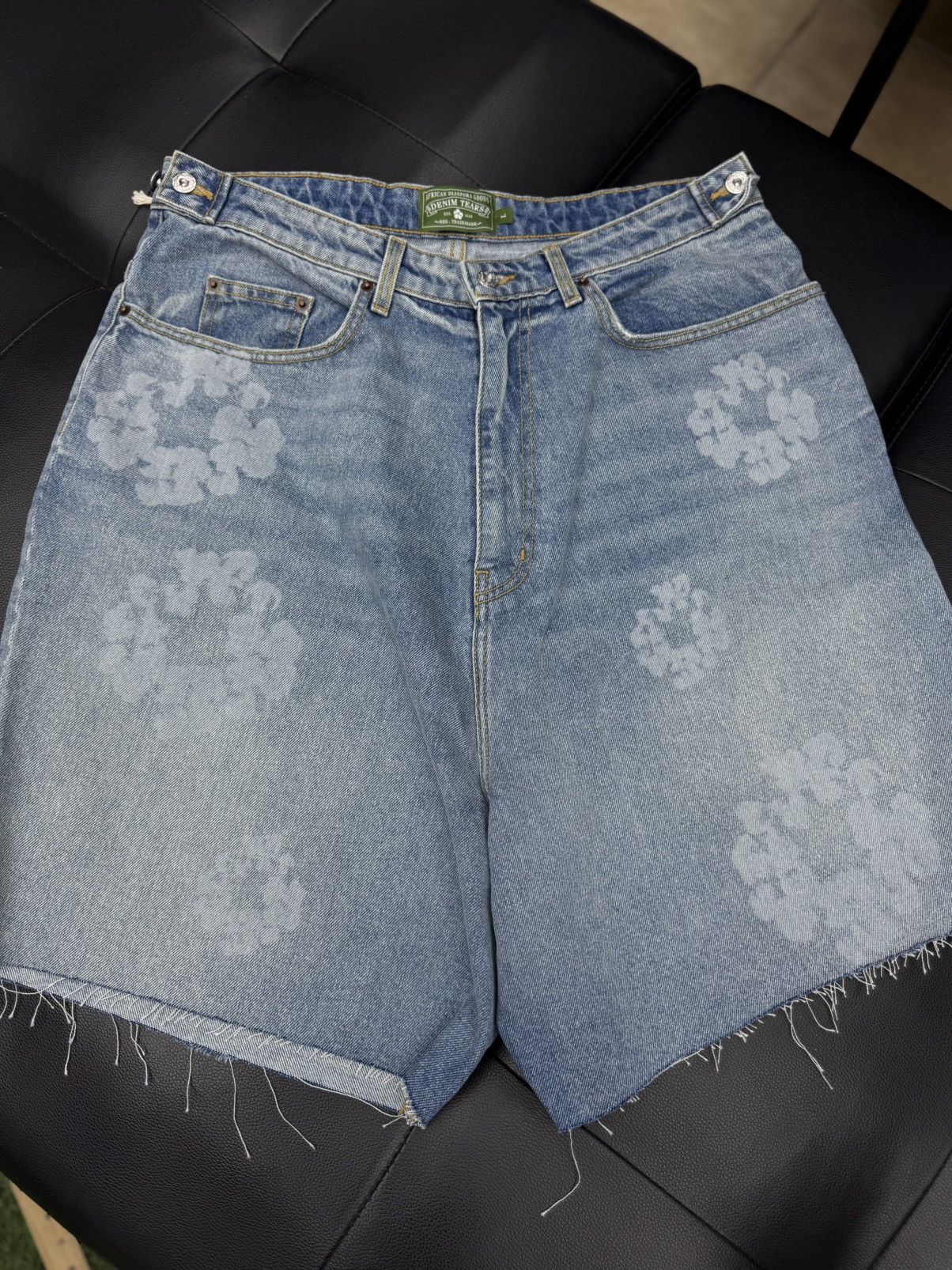 DENIM TEARS Denim Tears Cotton Wreath 2025 Shorts Size Large Blue (NEW) Size US 33 - 4 Thumbnail