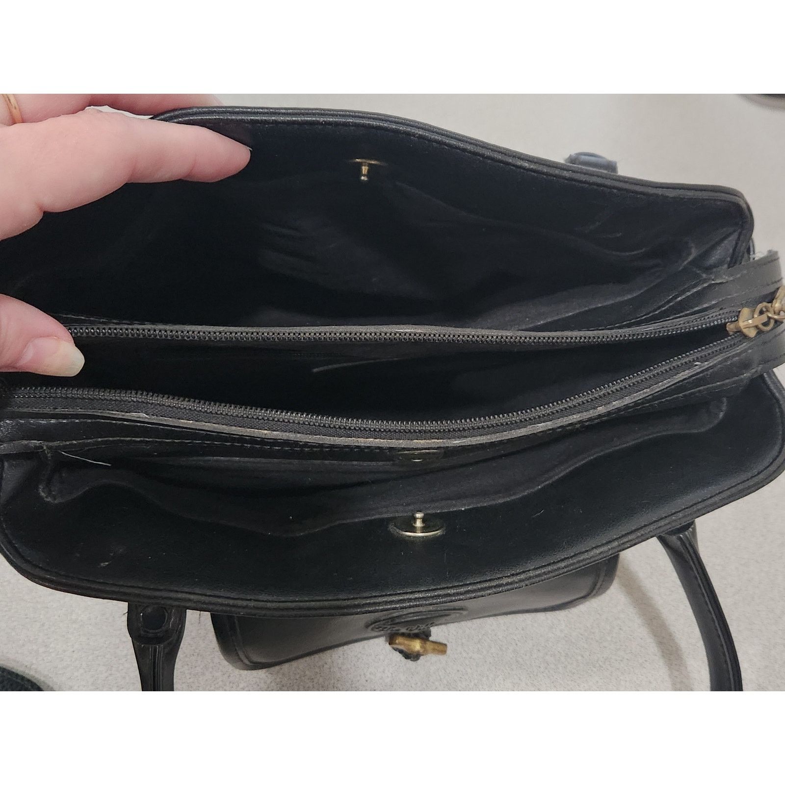 Other VTG The Villager Black Leather Handbag Medium Size Size ONE SIZE - 3 Thumbnail