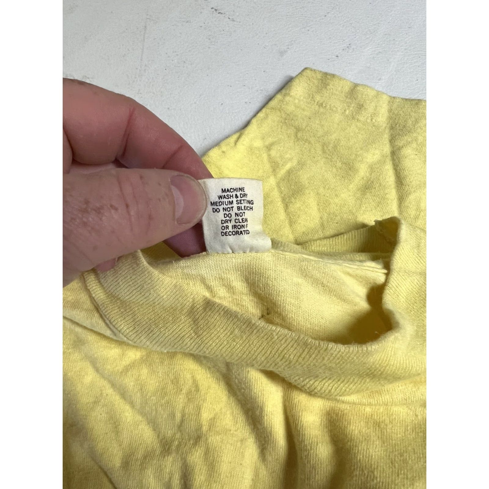 Hanes VINTAGE Hanes T-Shirt Yellow Crew Neck Short Sleeve Men L Cotton Sheep Stitch Bar Pub Band? Fizz Farm Single Stitch Size US L / EU 52-54 / 3 - 4 Thumbnail