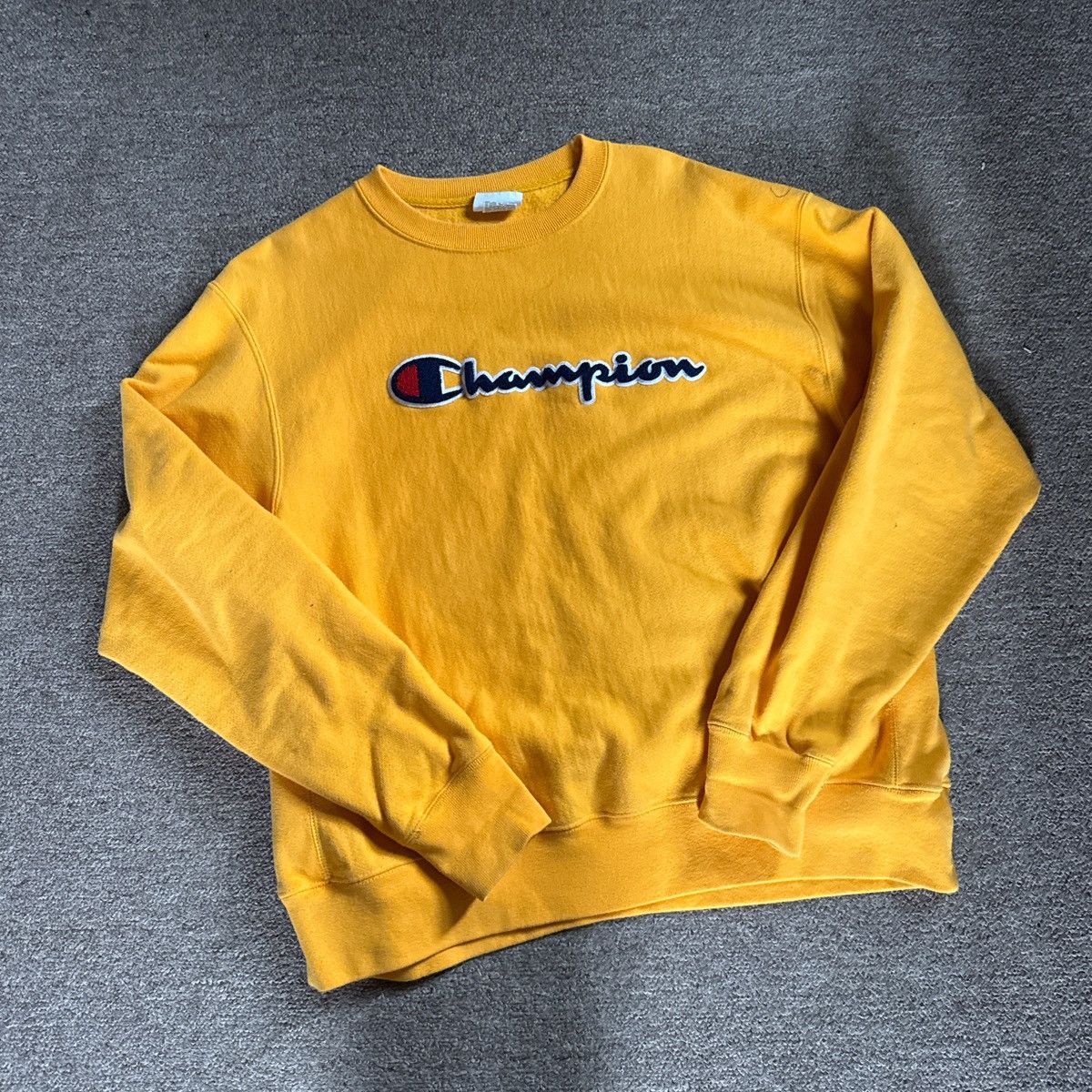 Champion Champion Y2K Vintage Embroidered Crewneck Sweatshirt Size US L / EU 52-54 / 3 - 1 Thumbnail