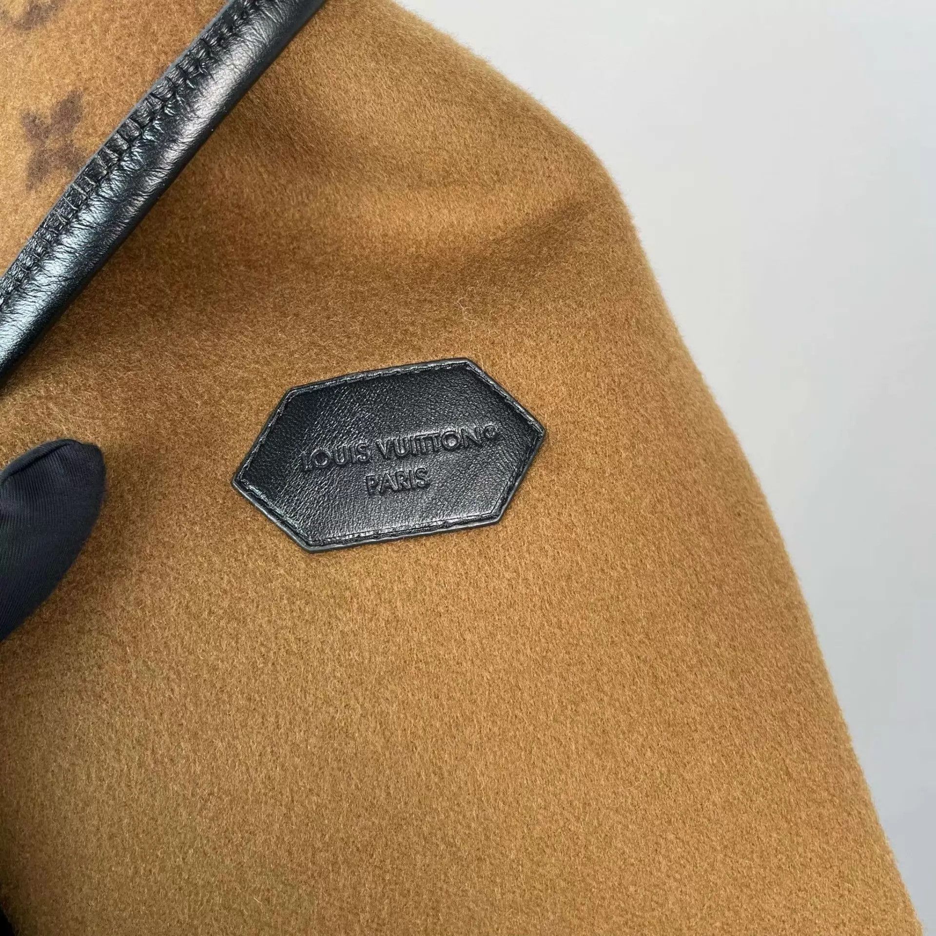 Louis Vuitton LV Monogram wool short robe jacket camel 36 Size XS / US 0-2 / IT 36-38 - 3 Thumbnail