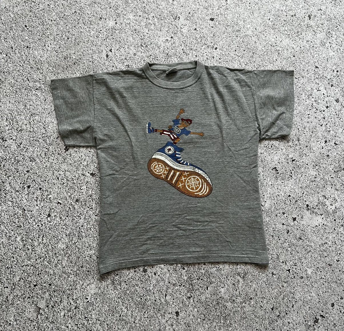 Vintage Vintage 90’s Graphic Tshirt Skateboarder Man with skateboard Size US M / EU 48-50 / 2 - 1 Thumbnail