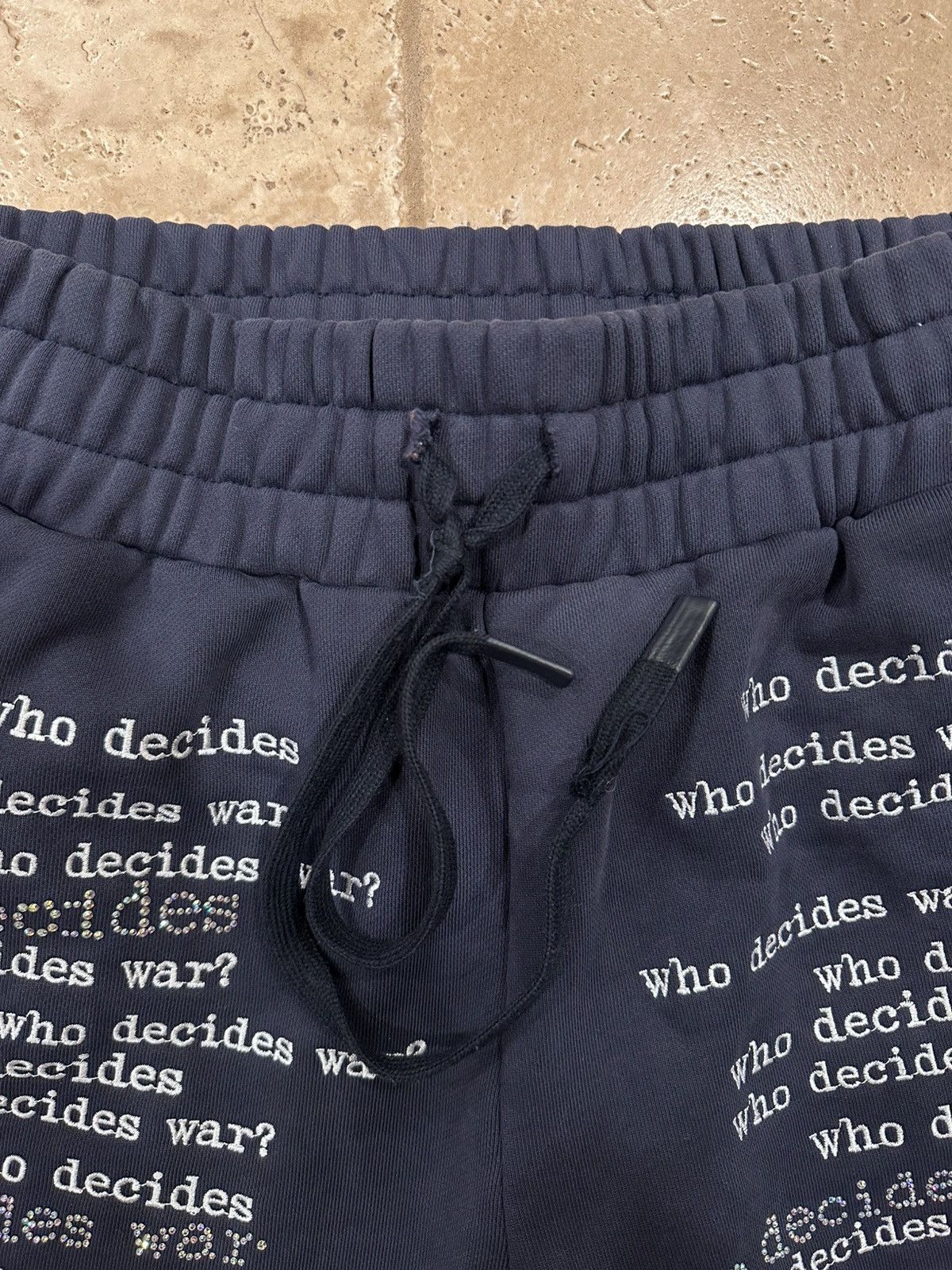 Who Decides War Who Decides War WDW Flared Scripture Dark Blue Sweatpants Size US 34 / EU 50 - 4 Thumbnail