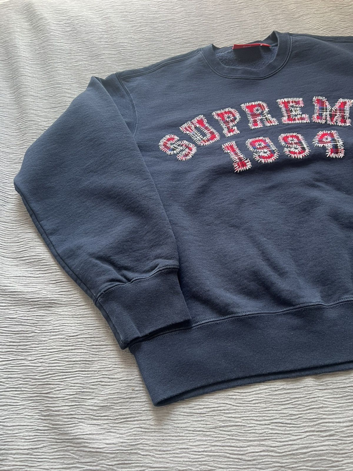 Supreme Supreme Plaid Arc Crewneck Navy Size Medium Size US M / EU 48-50 / 2 - 3 Thumbnail
