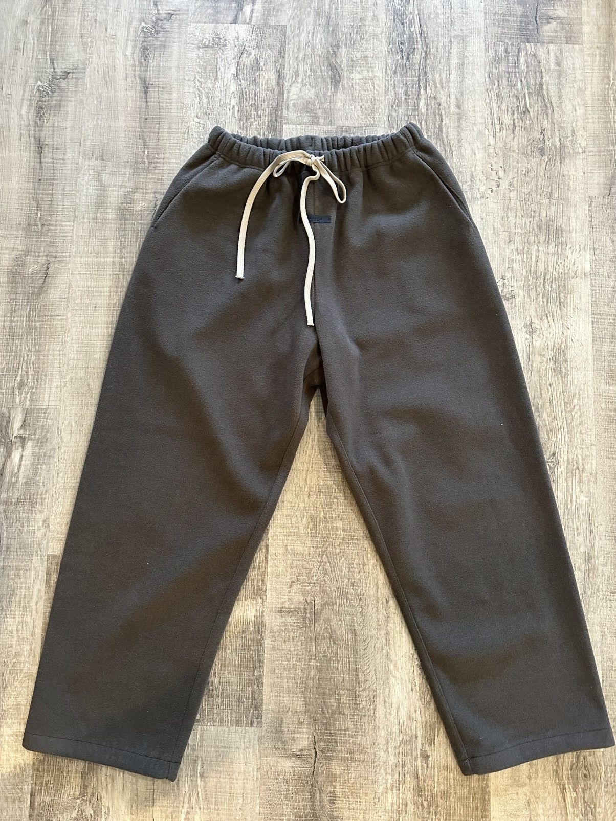 Essentials Fear of God Essentials Brown Brushed Yarn Sweatpants Size US 32 / EU 48 - 1 Thumbnail