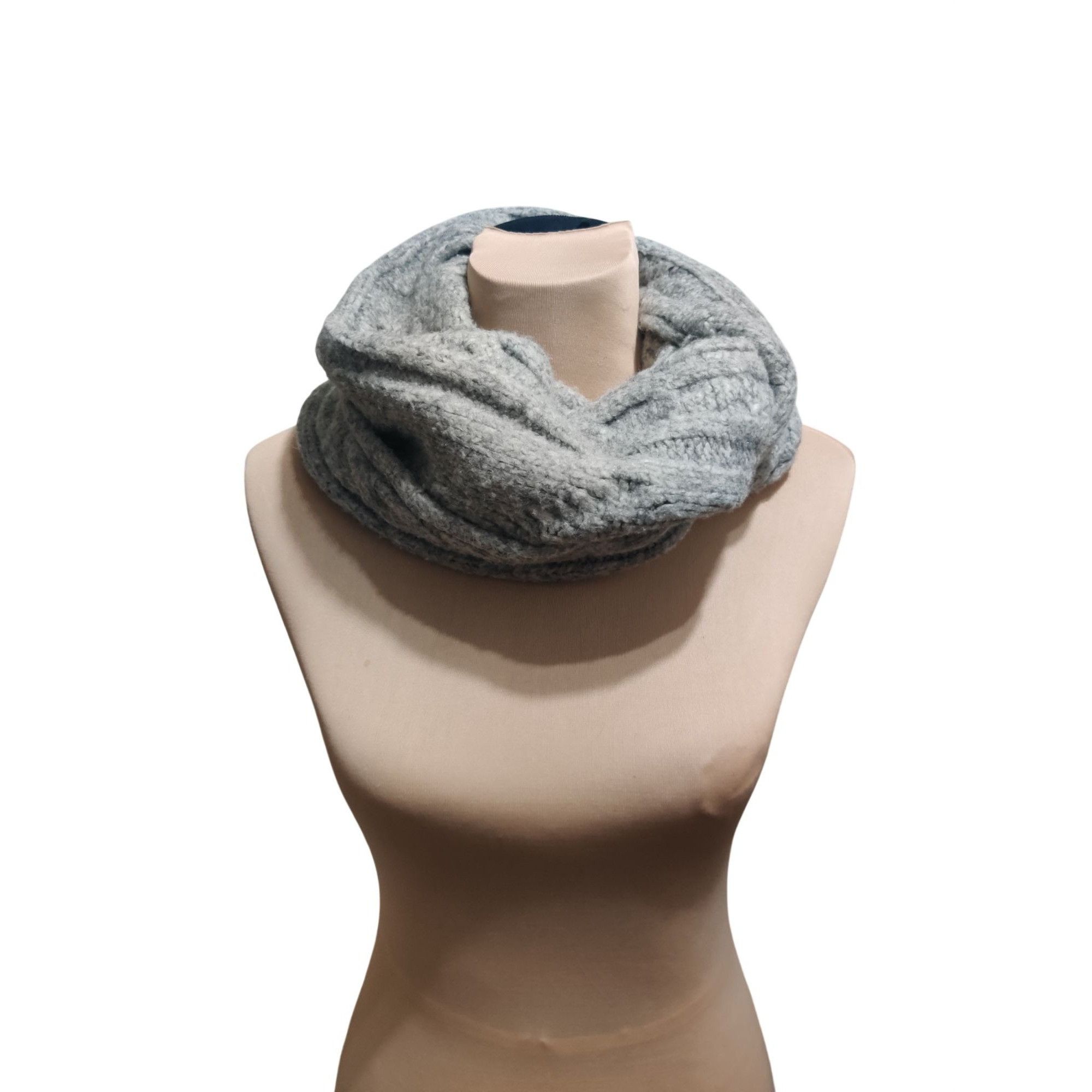 Old Navy Old Navy Gray Cable Knit Infinity Scarf Cozy Chunky Soft War Size ONE SIZE - 9 Thumbnail
