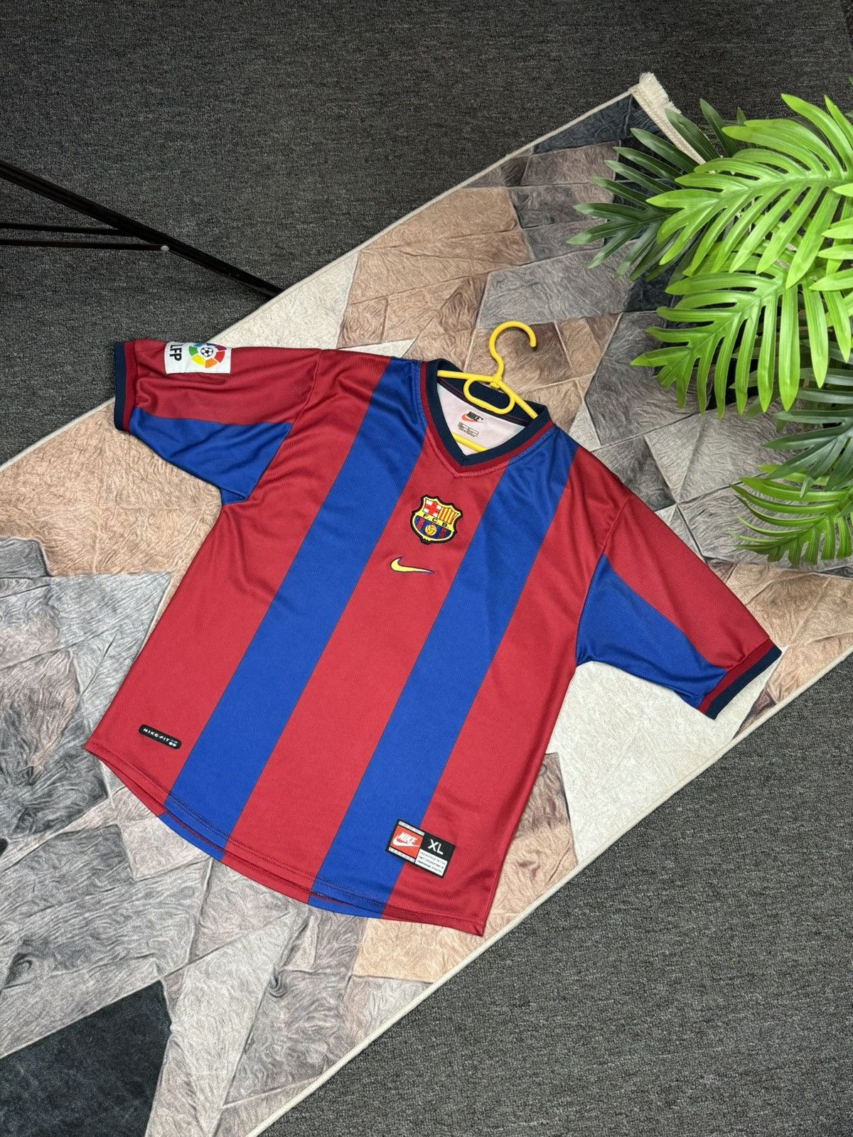 Nike BARCELONA 1998 1999 HOME FOOTBALL NIKE SHIRT SOCCER JERSEY Size US S / EU 44-46 / 1 - 1 Thumbnail