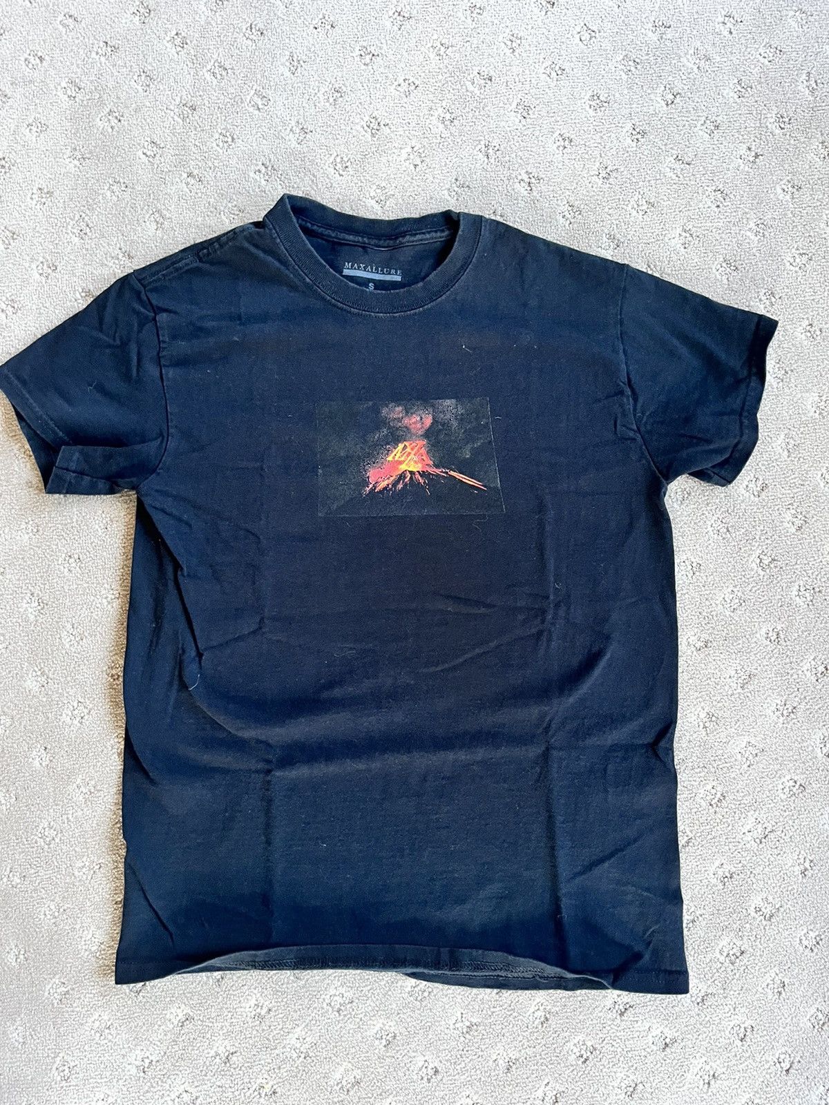 Vintage Maxallure Volcano T shirt Size US S / EU 44-46 / 1 - 1 Thumbnail