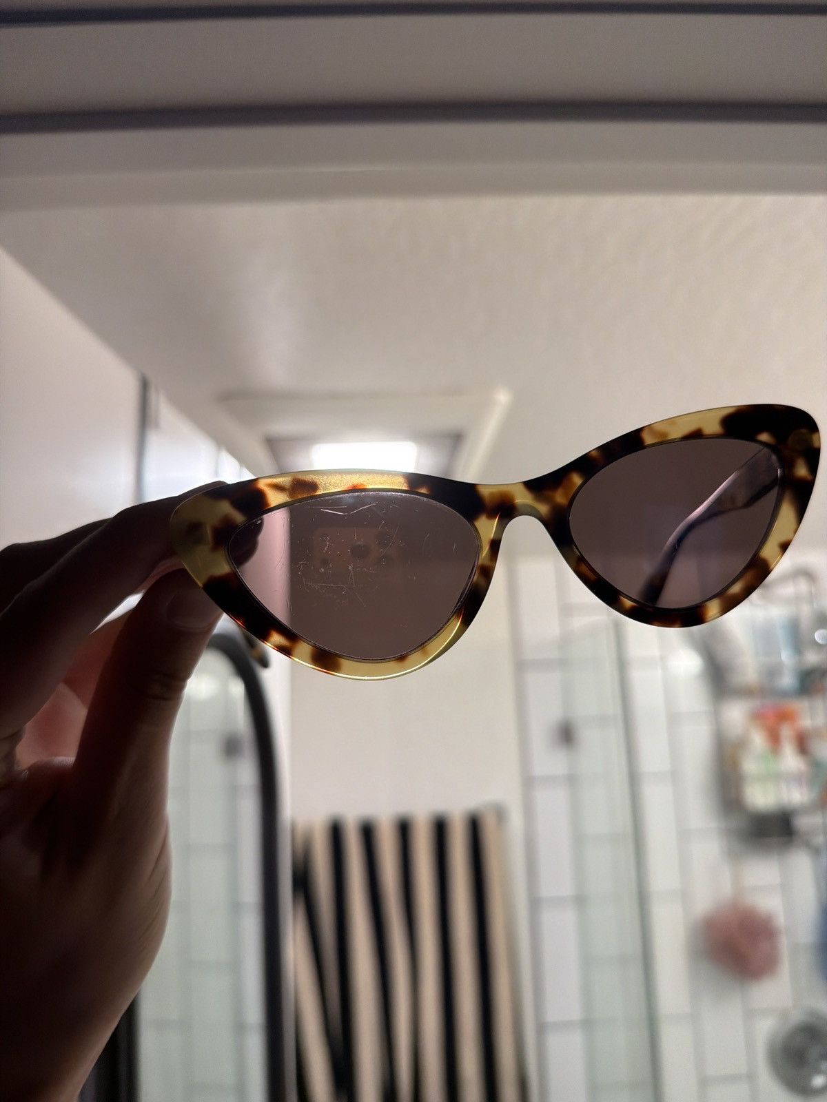 Miu Miu Vintage Authentic Miu Miu Cat-Eye Tortoiseshell Sunglasses Size ONE SIZE - 3 Thumbnail