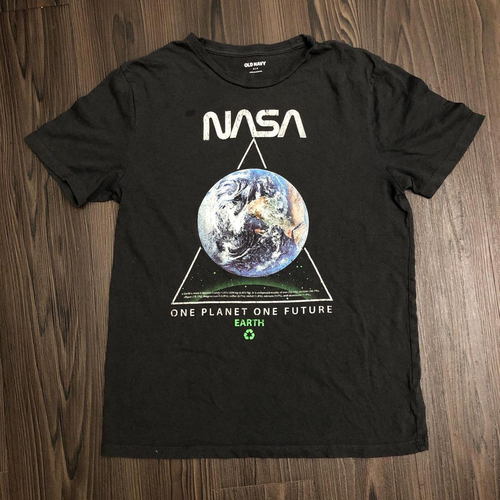 Old Navy Old Navy NASA ‘One Planet One Future’ Graphic Tee Size US S / EU 44-46 / 1 - 1 Thumbnail