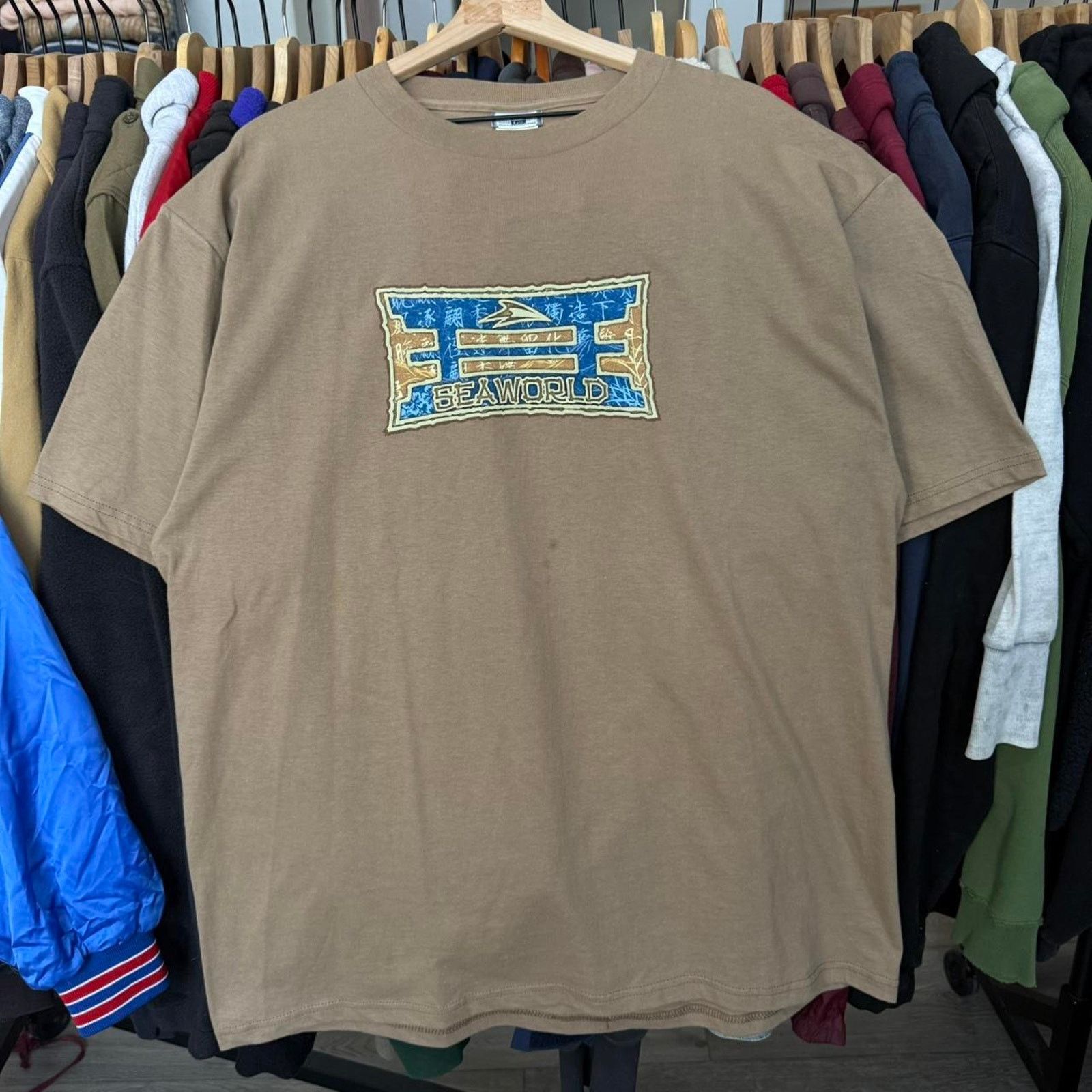 Lee Vintage 90s Sea World Promo Shirt in Light Brown Size US XL / EU 56 / 4 - 1 Thumbnail