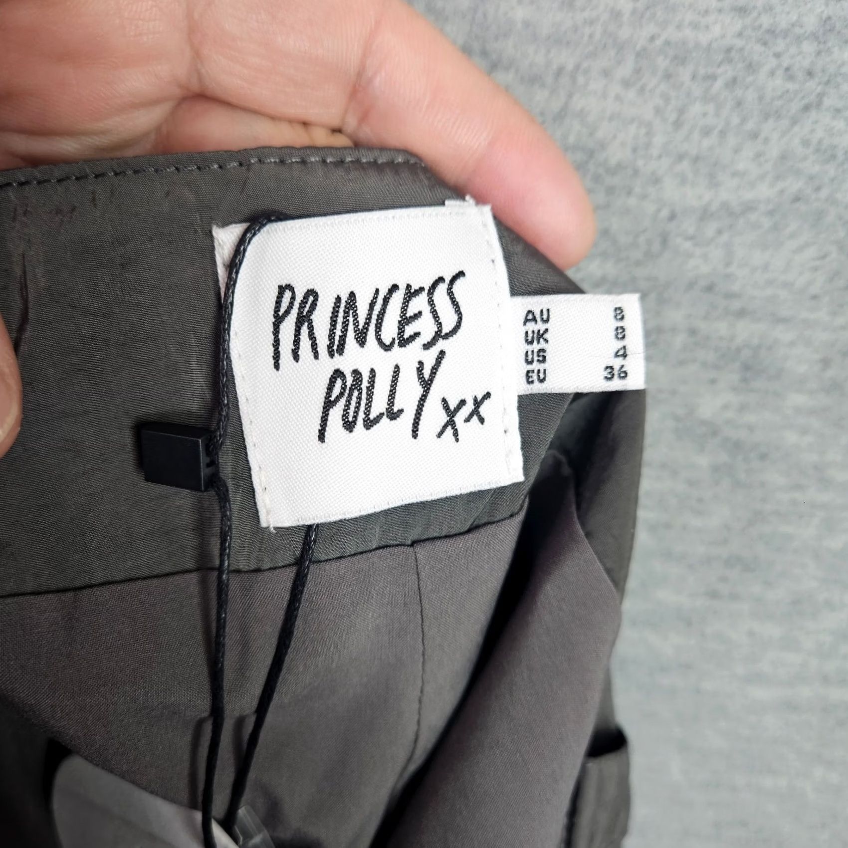 PRINCESS POLLY Princess Polly Wolf Cargo Mini Skirt Charcoal Women's Size US 4 NEW Size 27" / US 4 / IT 40 - 4 Thumbnail