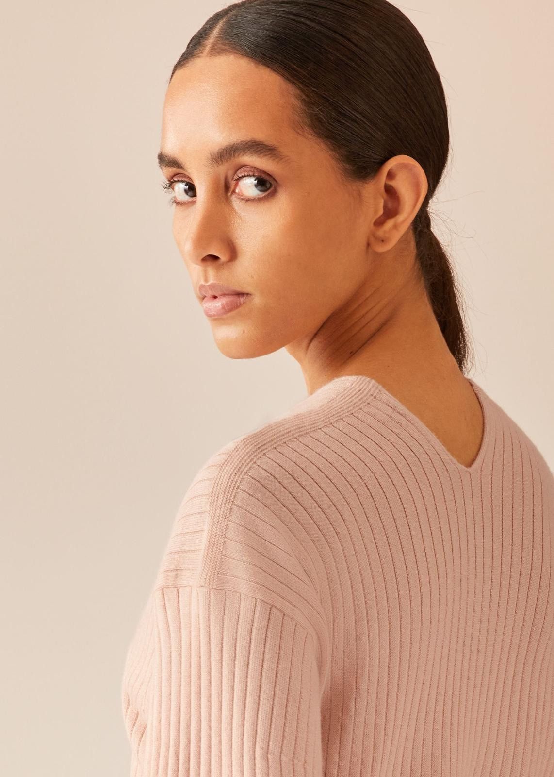 Loro Piana o1srvl11e1024 Cocooning V-Neck Short Sleeve T-Shirt in Pink Size XS / US 0-2 / IT 36-38 - 4 Thumbnail