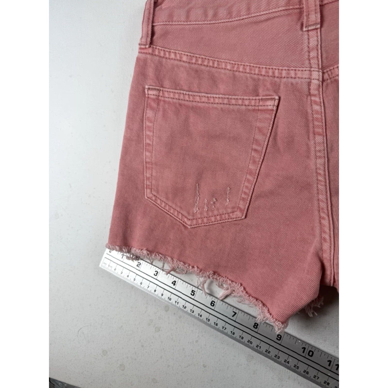 Free People NWT Free People We the Free Sofia Distressed Cutoff Button Fly Shorts Size 26 Pink Women Boyfriend Regular 26 NWT Size 26" / US 2 / IT 38 - 8 Thumbnail