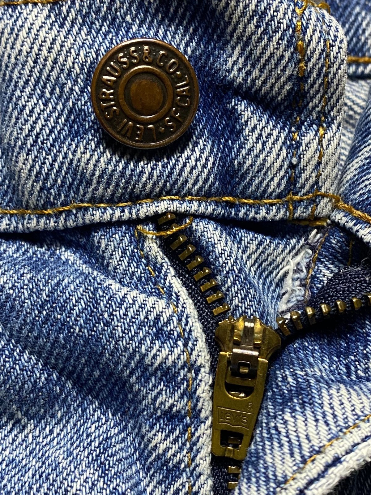 Levi's Vintage Levis 80’s Faded Wash Distressed Loose Jeans Size US 28 / EU 44 - 9 Thumbnail