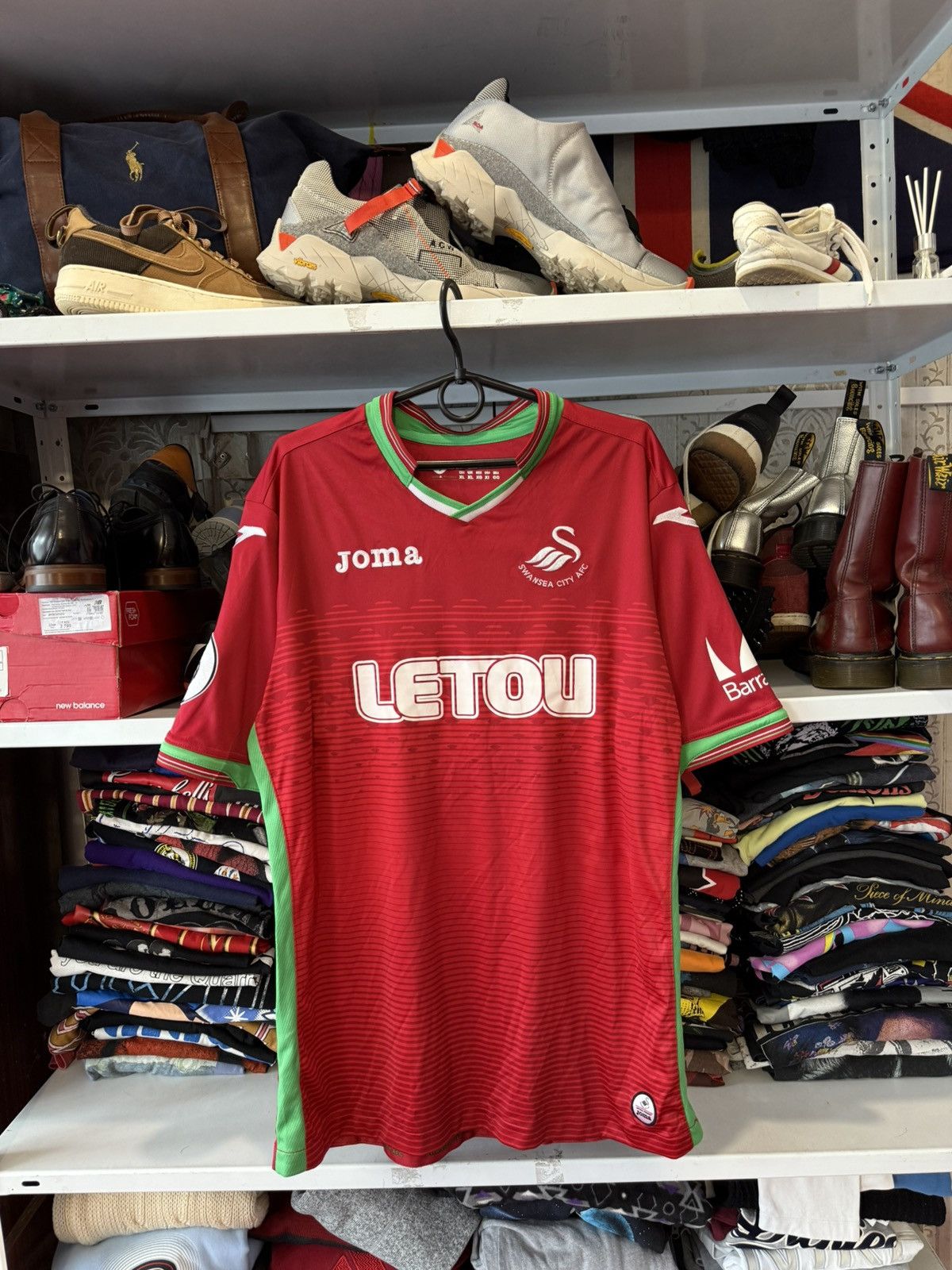 Vintage Mens FC SWANSEA CITY #7 Britton 2017 SOCCER FOOTBALL JERSEY Size US XL / EU 56 / 4 - 3 Thumbnail