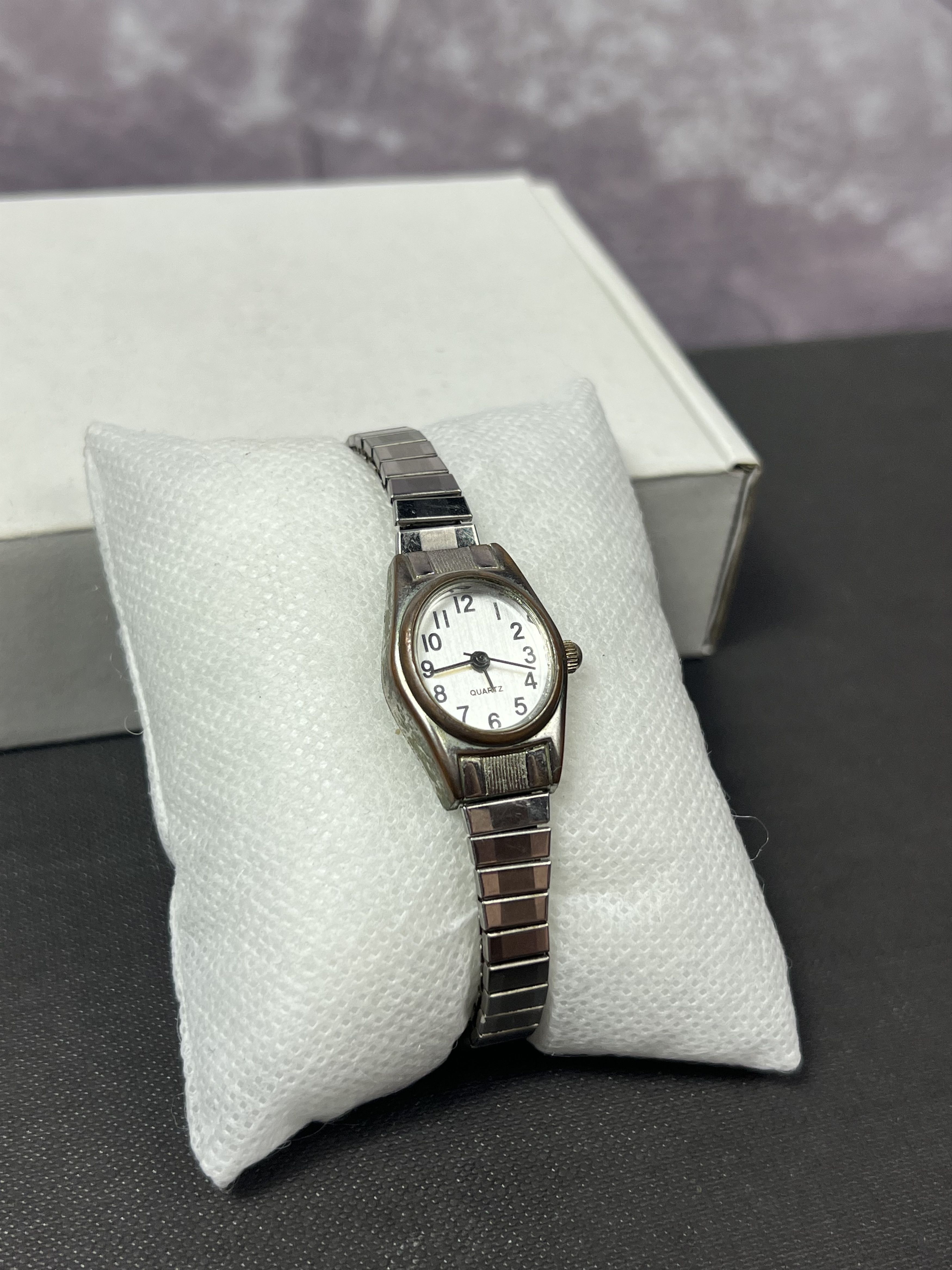 Vintage Futuristic Minimalistic Quartz Japanese Style Bracelet Watch Size ONE SIZE - 7 Thumbnail