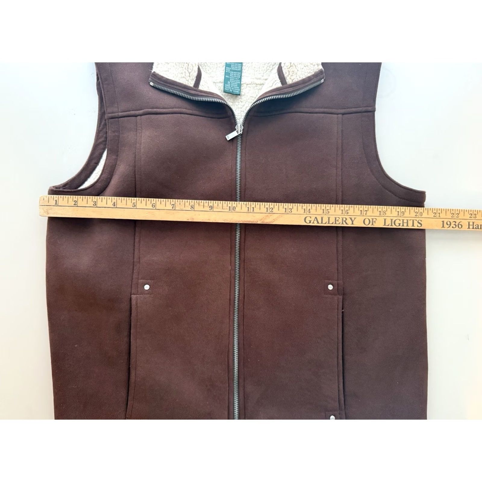 Ralph Lauren VINTAGE? No, not vintage. Lauren Ralph Lauren Womens L Brown Fleece-Lined Zip Vest Sherpa Collar Preppy Size L / US 10 / IT 46 - 6 Thumbnail