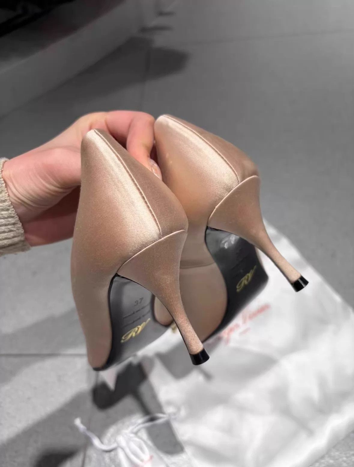 Roger Vivier RV Champagne Pointy Toe Crystal Buckle Pumps 37 EU Size US 6.5 / IT 36.5 - 5 Thumbnail