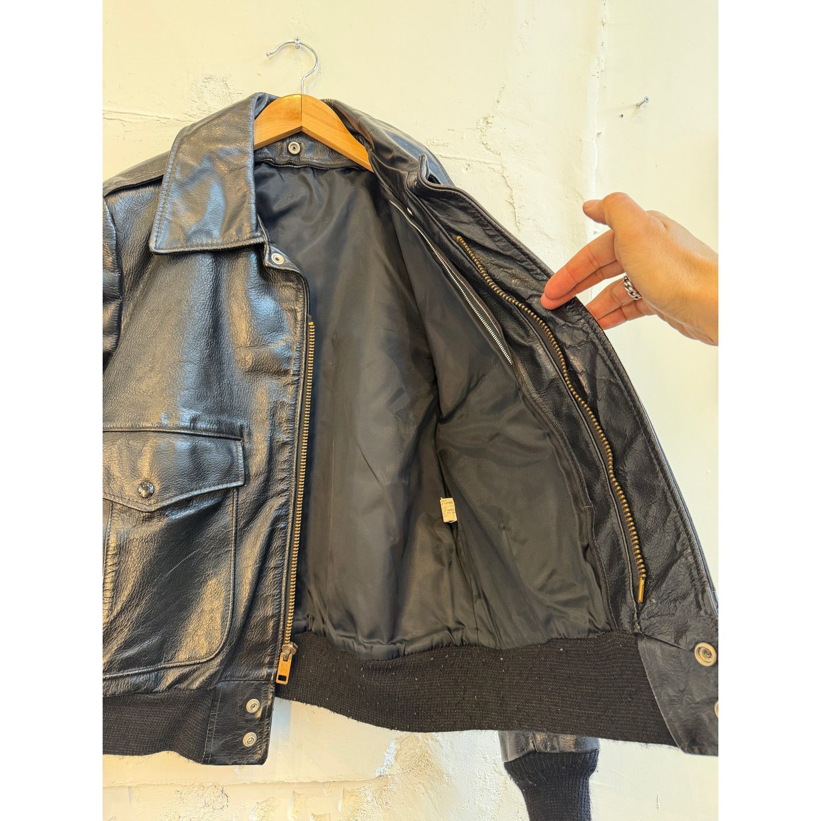 Vintage Vintage Black Leather Flight Jacket Size US M / EU 48-50 / 2 - 4 Thumbnail
