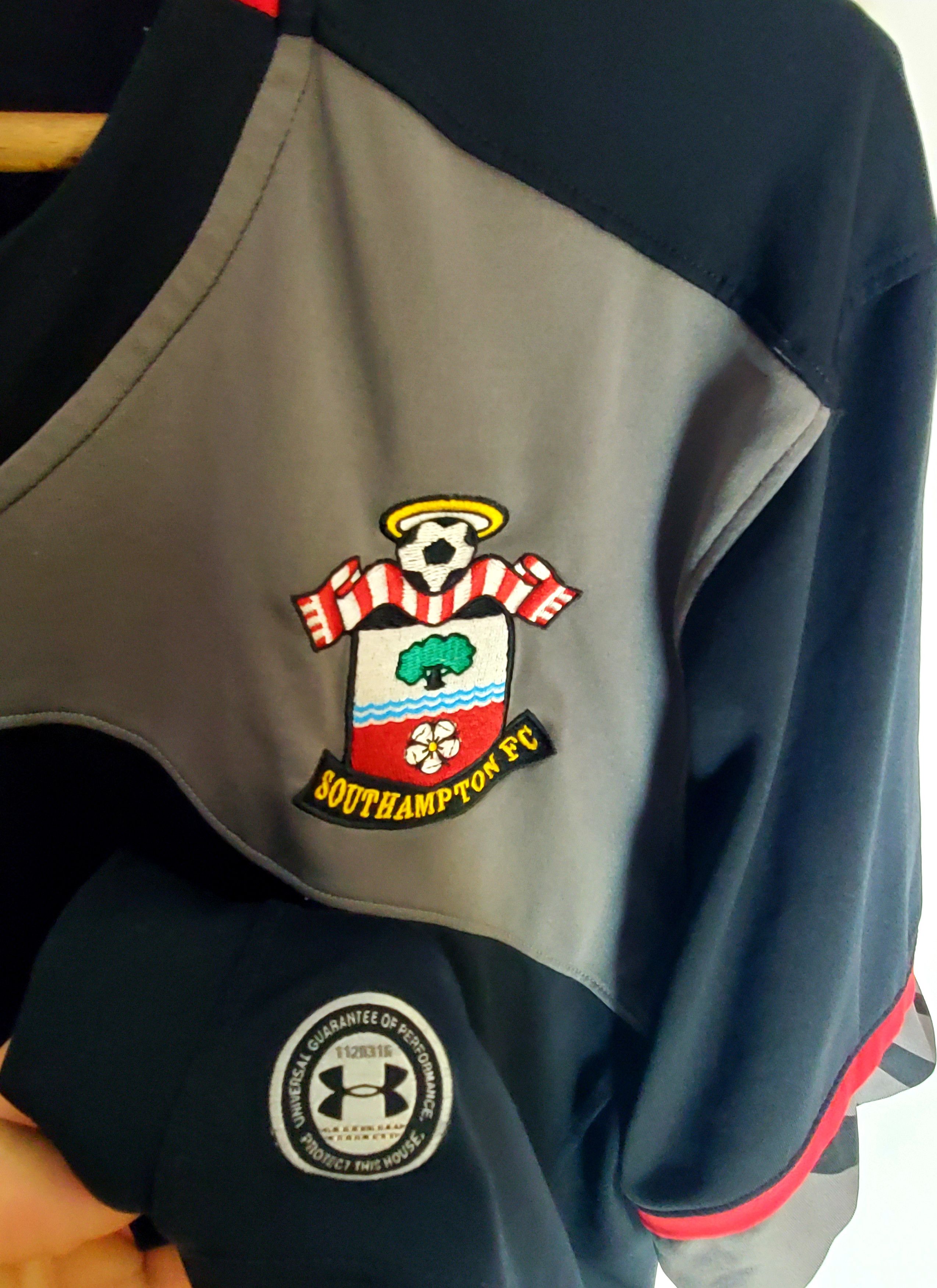 Under Armour SOUTHAMPTON 2016/2017 FOOTBALLJERSEY AWAY perfect condition Size US XL / EU 56 / 4 - 4 Thumbnail