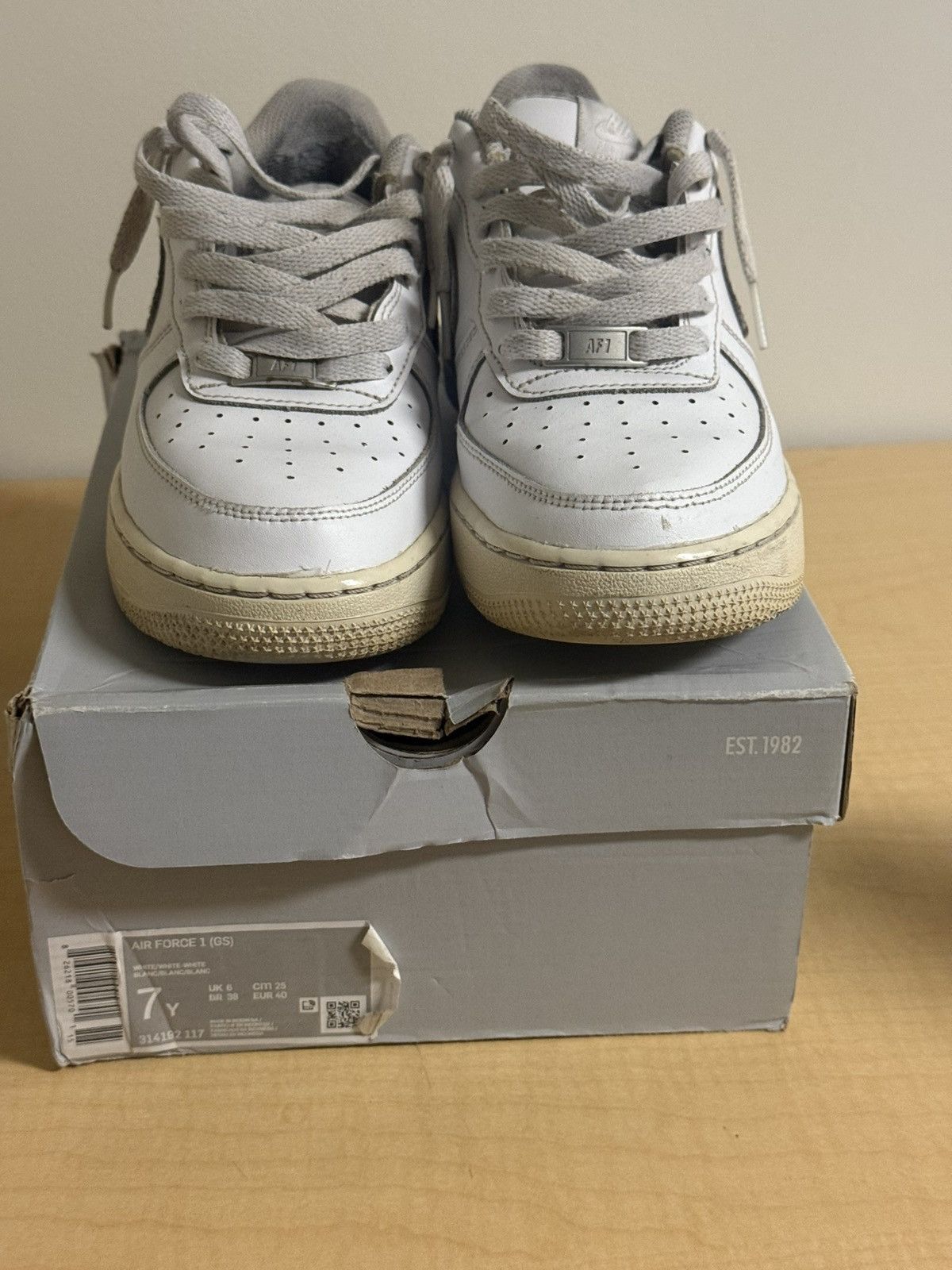 Nike Nike AF1 Low White Men’s 7.5 Heavily Worn Shoes Size US 7 / EU 40 - 1 Thumbnail