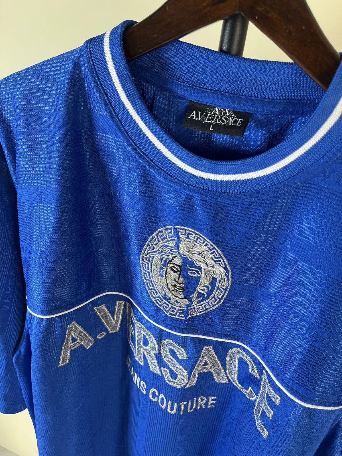 Versace Jeans Couture Vintage A. Versace Embroidery Emboss Jersey Size US L / EU 52-54 / 3 - 3 Thumbnail