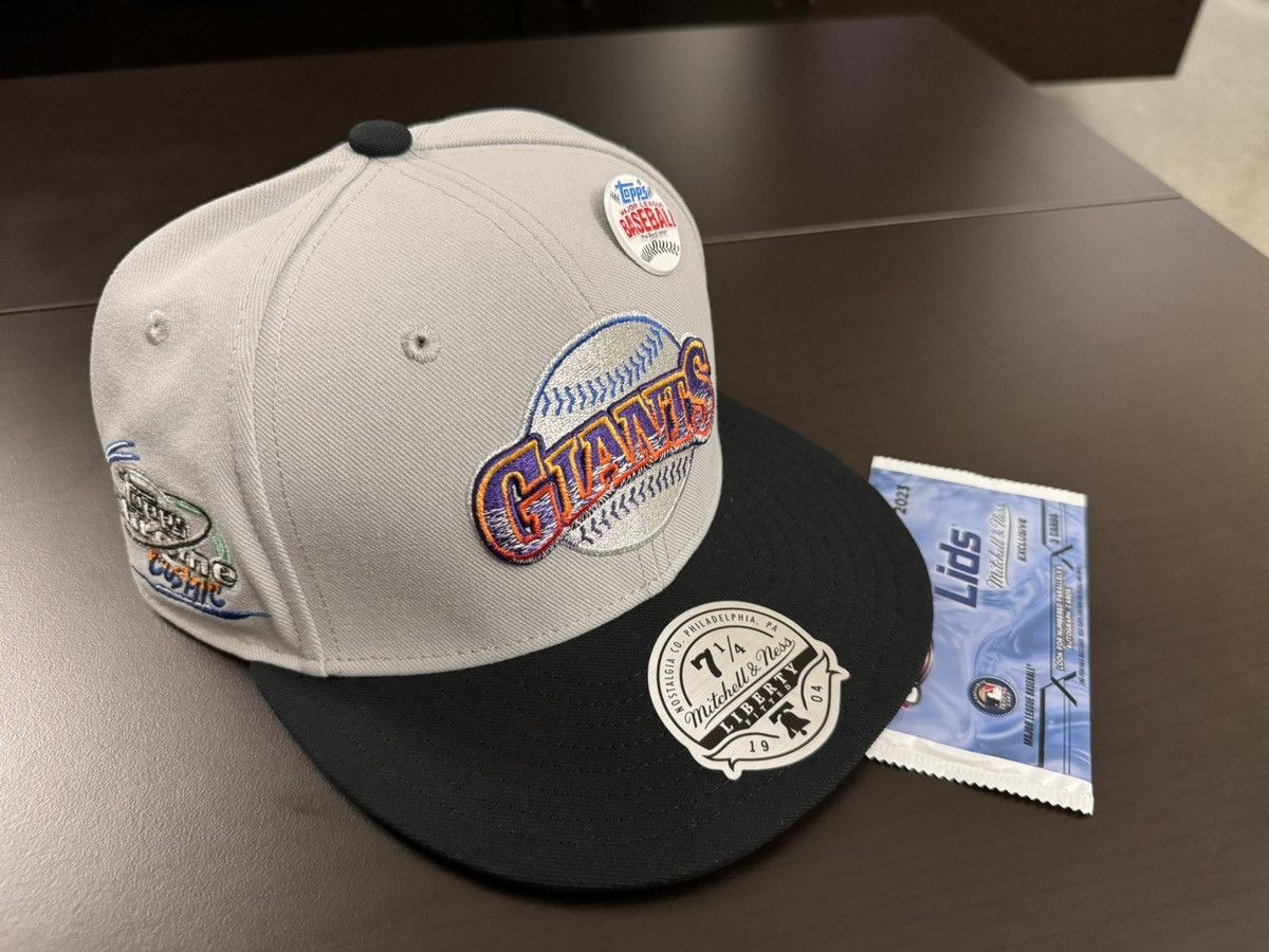 San Francisco Giants Topps Chrome Cosmic Fitted 1/4